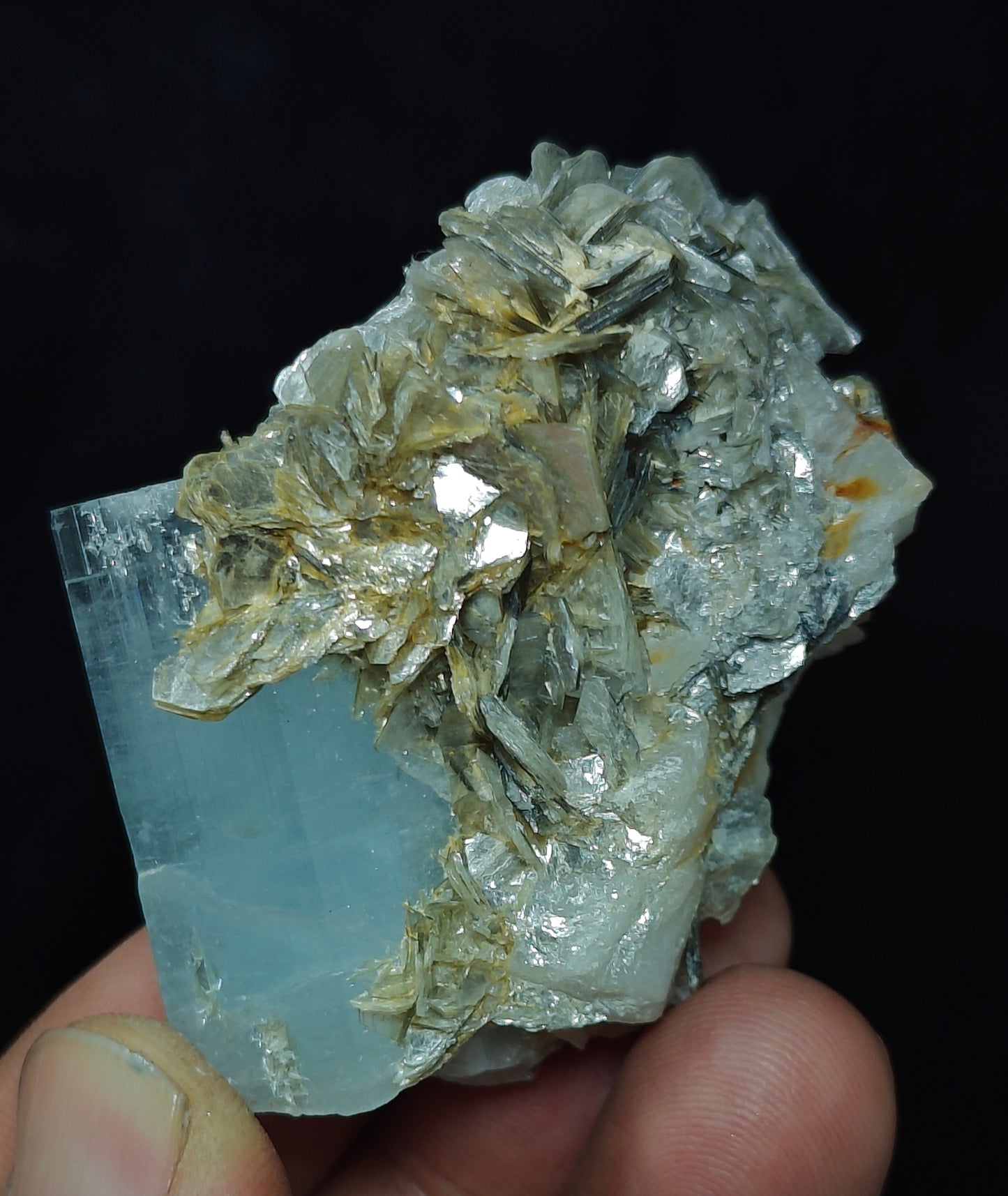 Aquamarine Specimen with associated Muscovite and Fluorite 82 grams