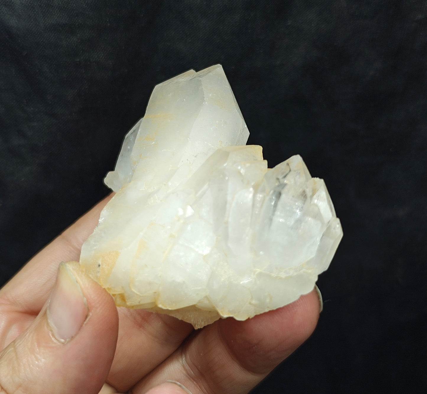Quartz crystals cluster specimen 130 grams