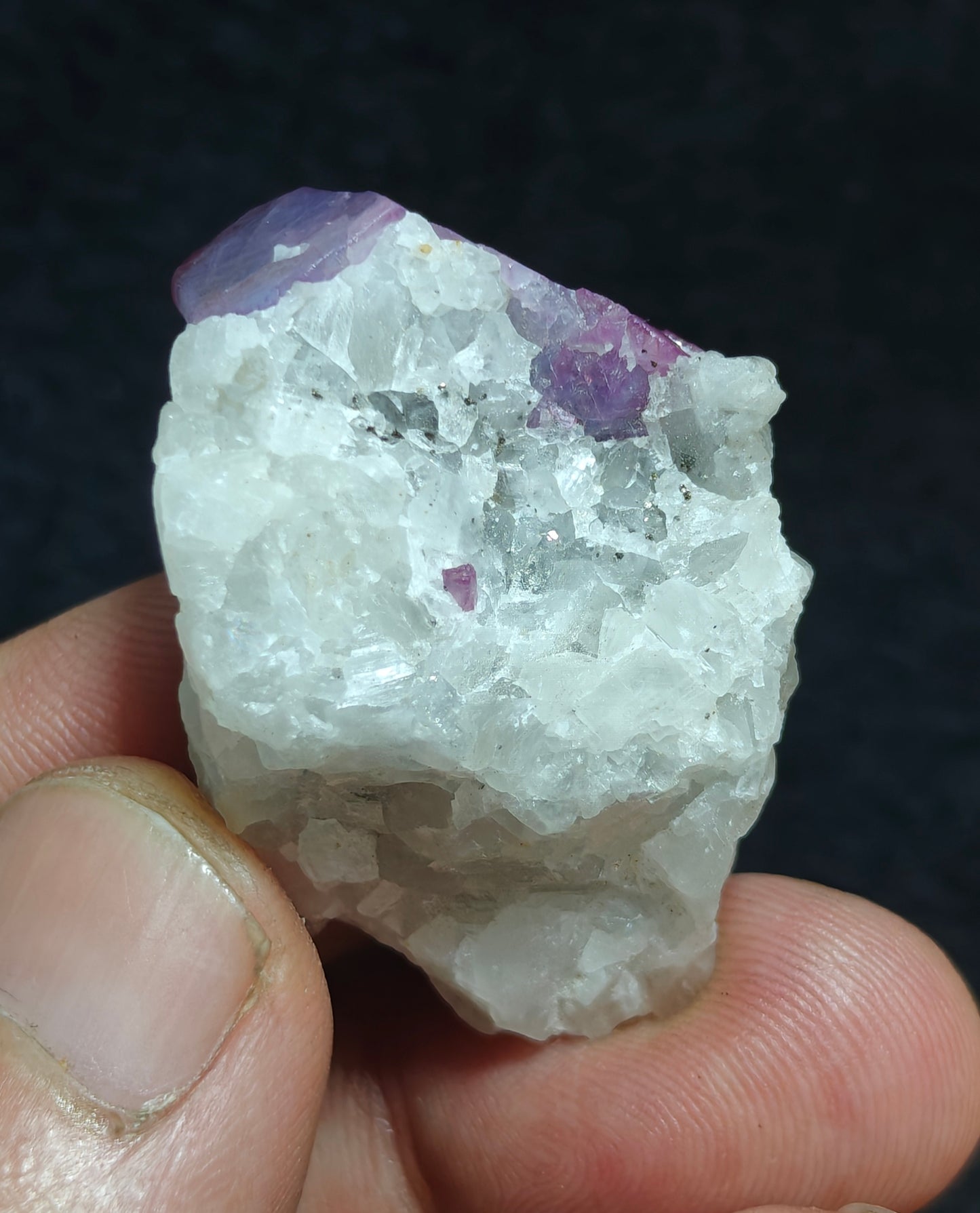 Natural corrundum on matrix 25 grams
