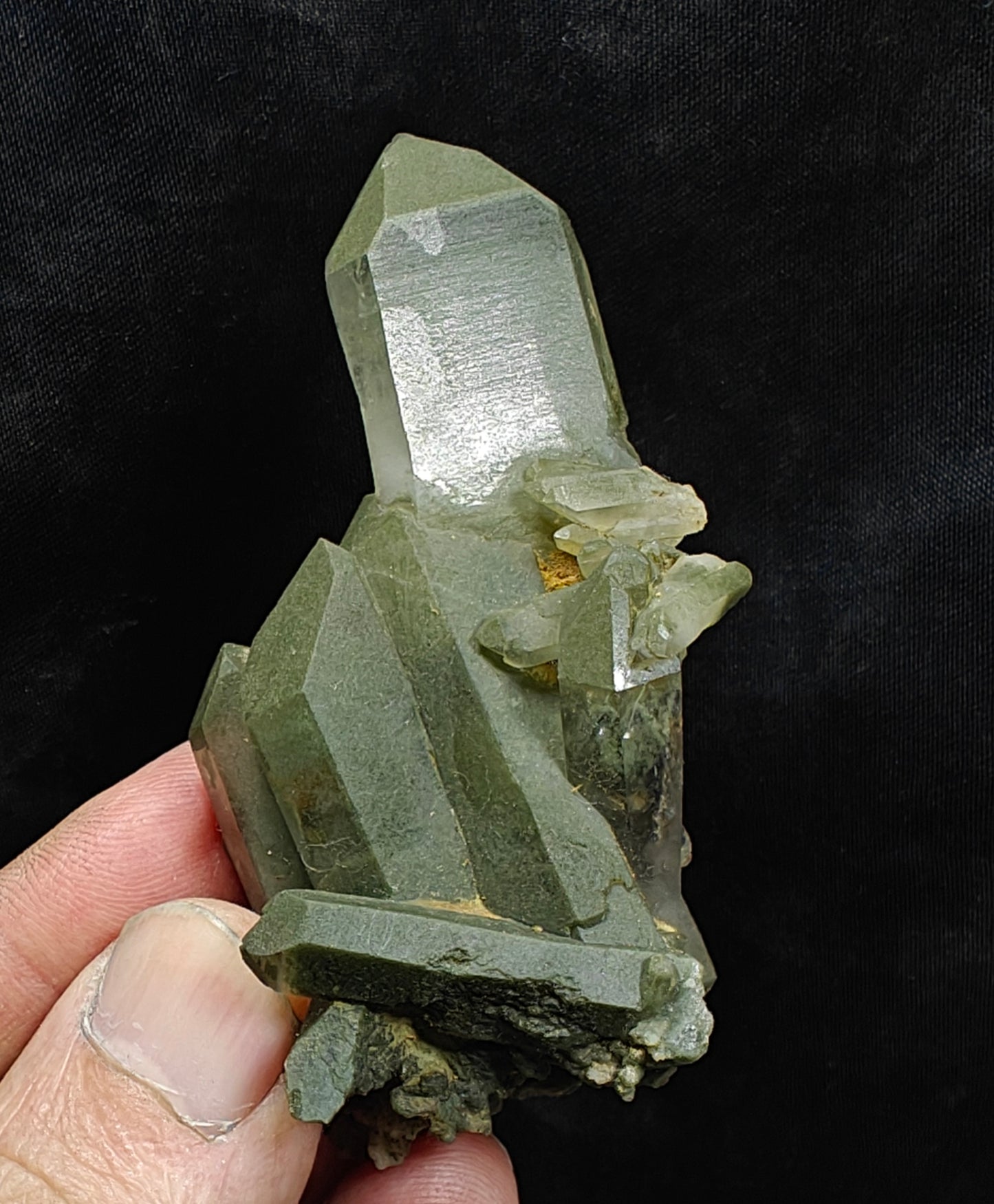 Natural terminated Chlorite Quartz cluster 67 grams