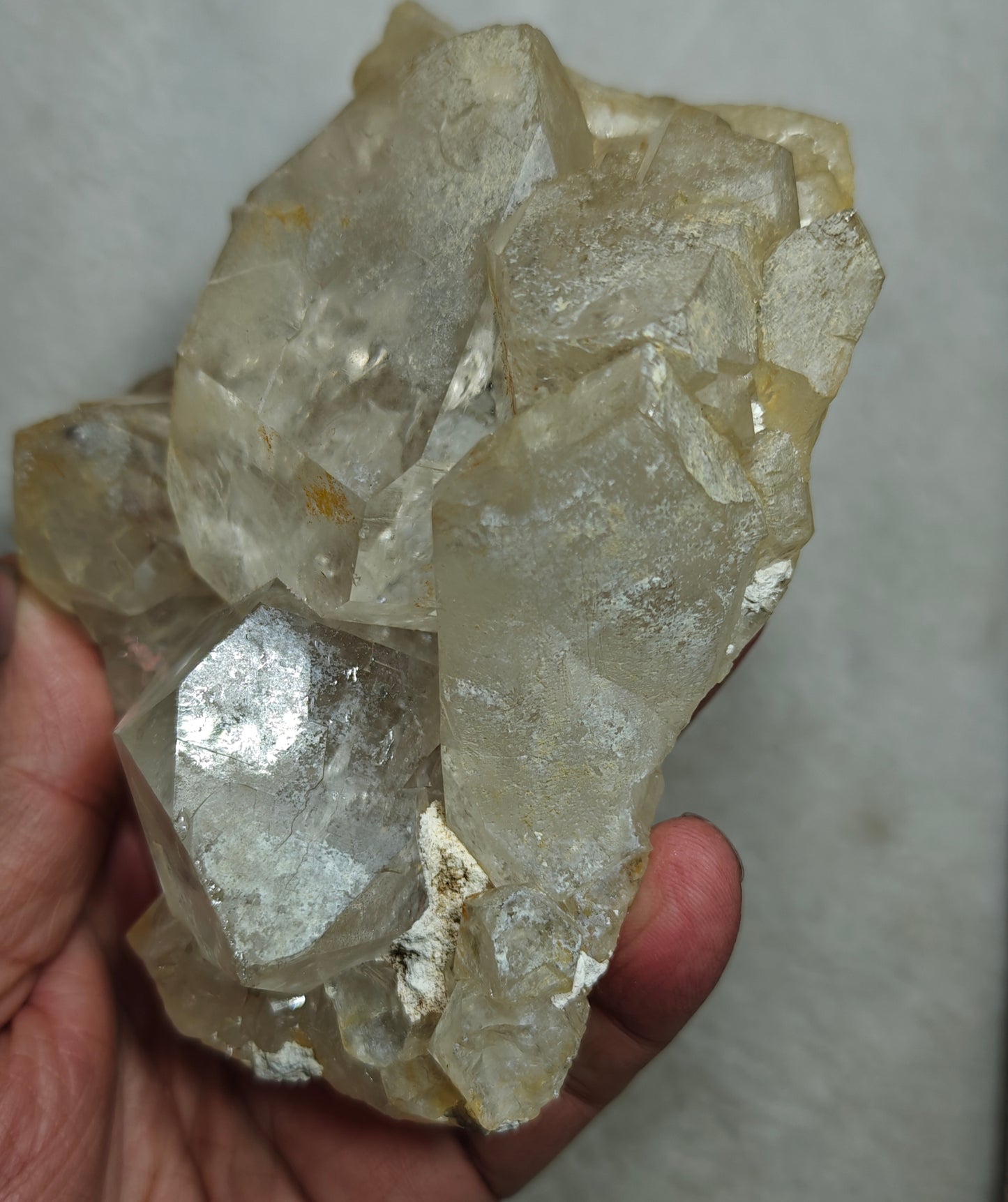 Quartz crystals having gwindle like formations 694 grams