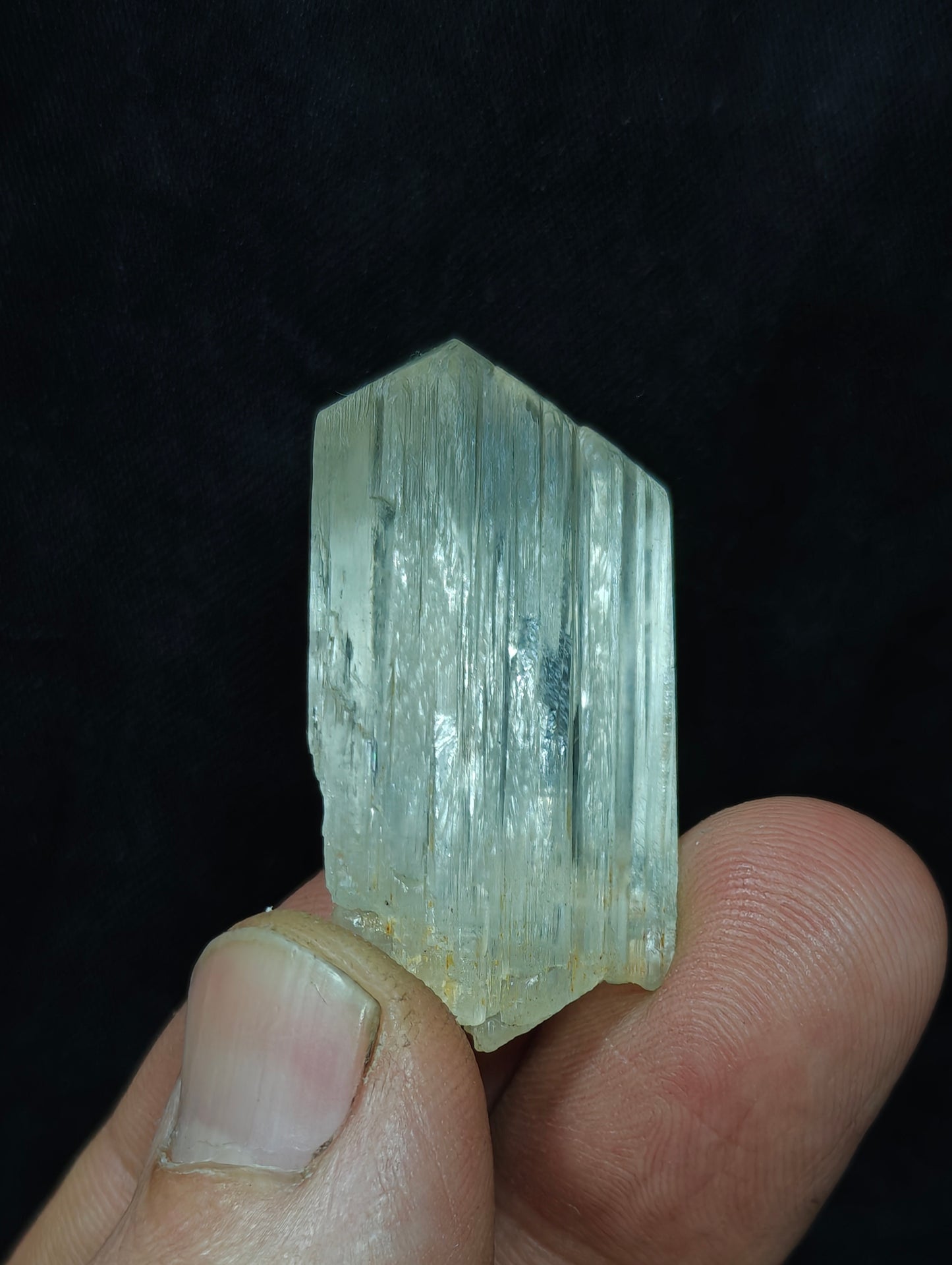 Natural spodumene crystal 17 grams