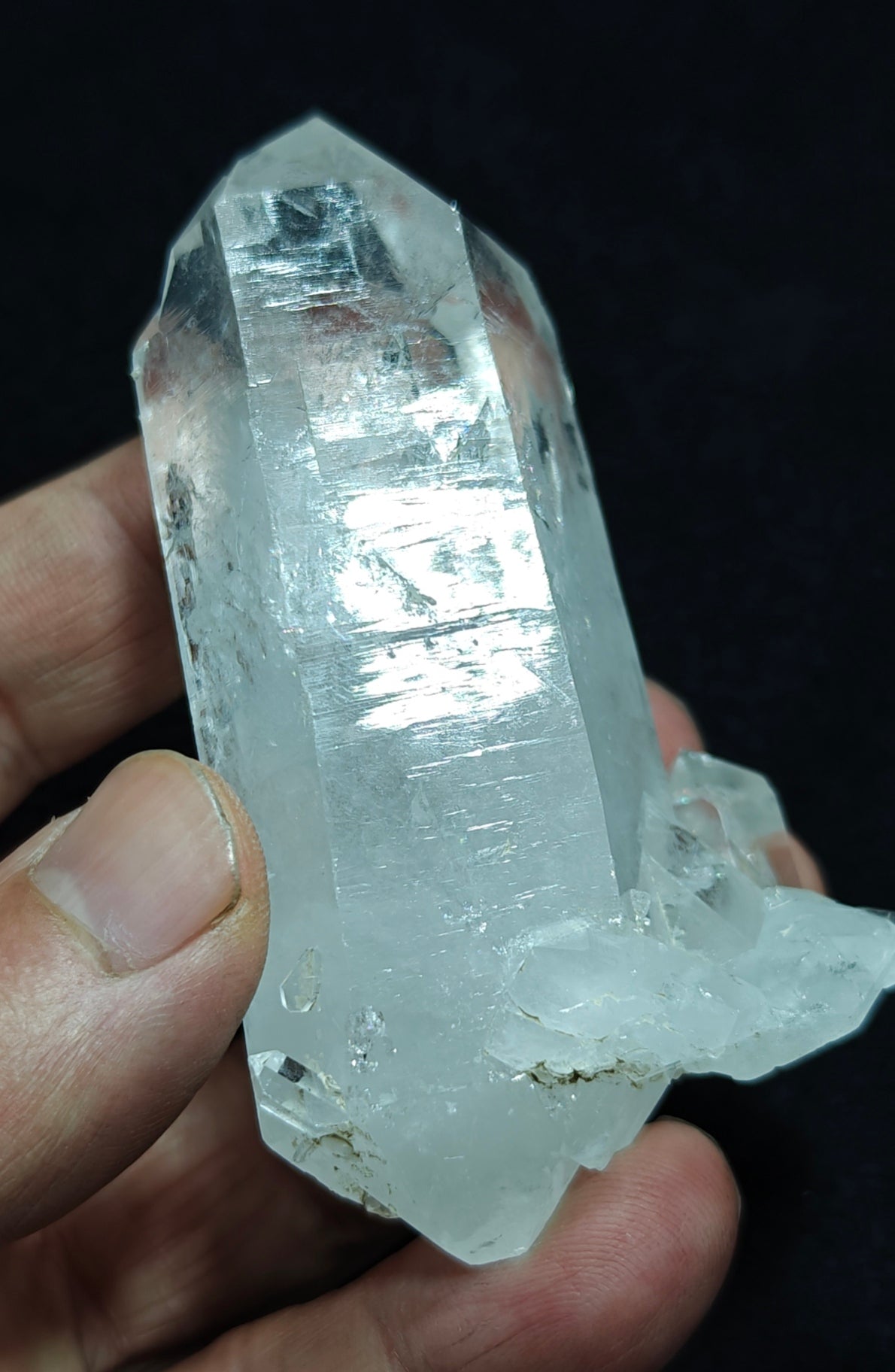 Natural quartz Crystals with twin crystals head and double terminated 133 grams