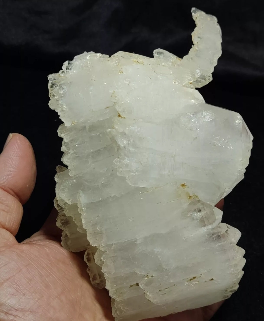 Very aesthetic quartz cluster cabinet size specimen 580 grams