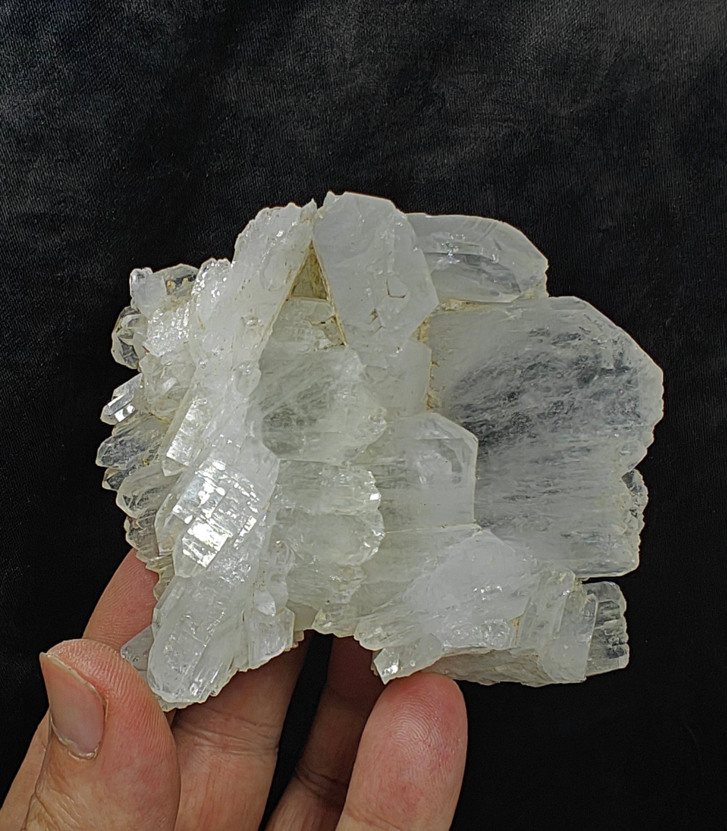 Natural Faden Quartz crystals specimenl 265 grams
