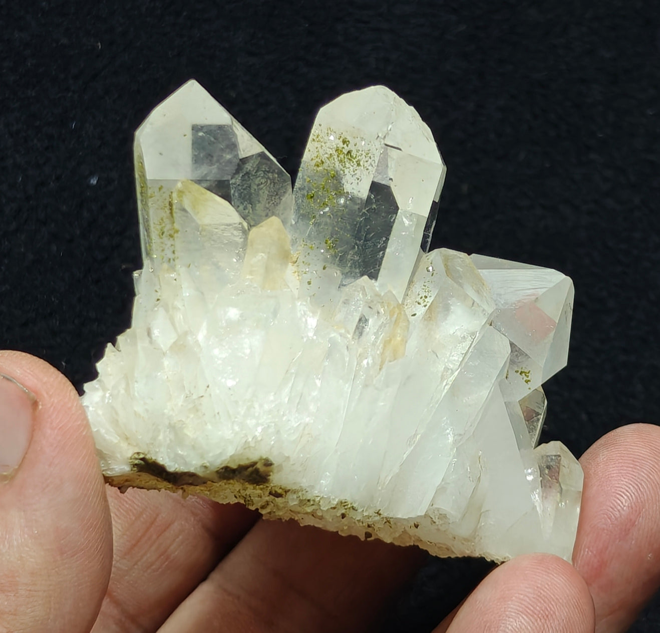 An amazing self standing quartz cluster with Epidote inclusions 160 grams