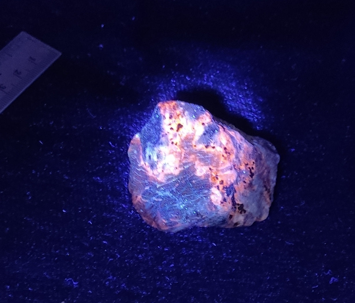 Lazurite/Sodalite/hauynite with Partly Fluorescent 96 grams