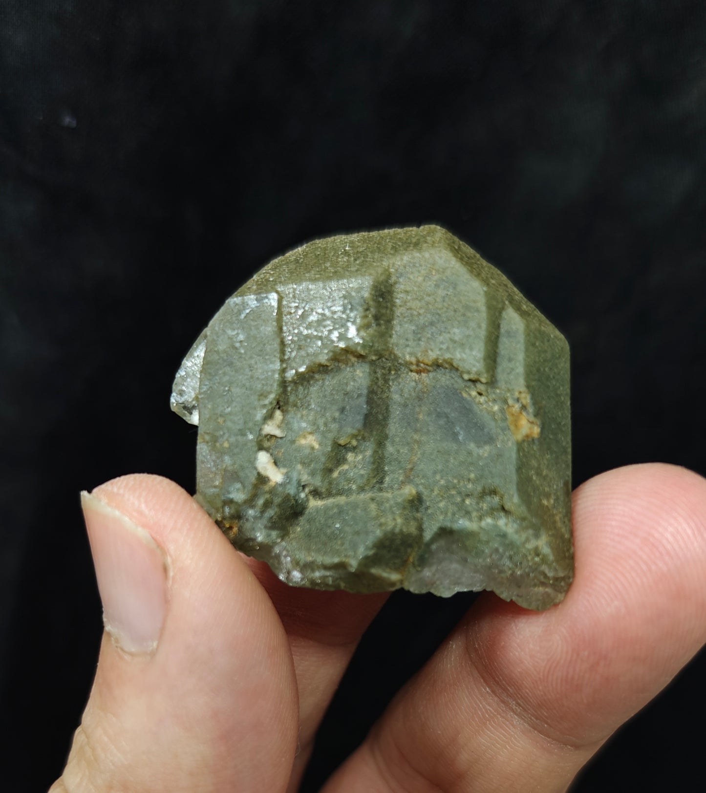 Natural chlorite quartz crystal 24 geams