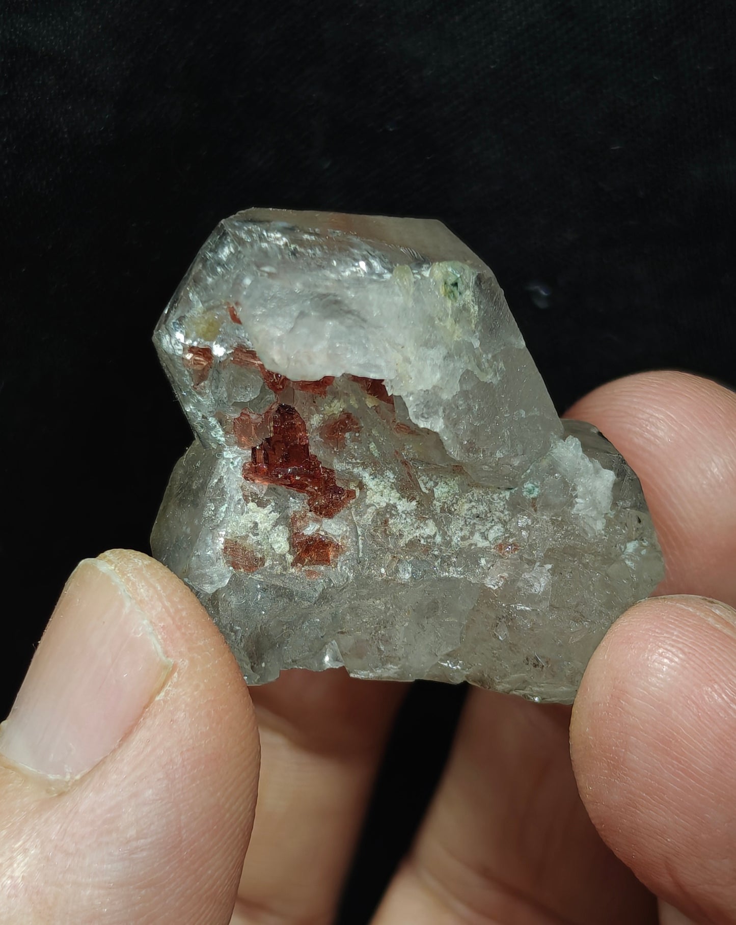 Natural terminated specimen of quartz crystals with associated Garnet 33 grams