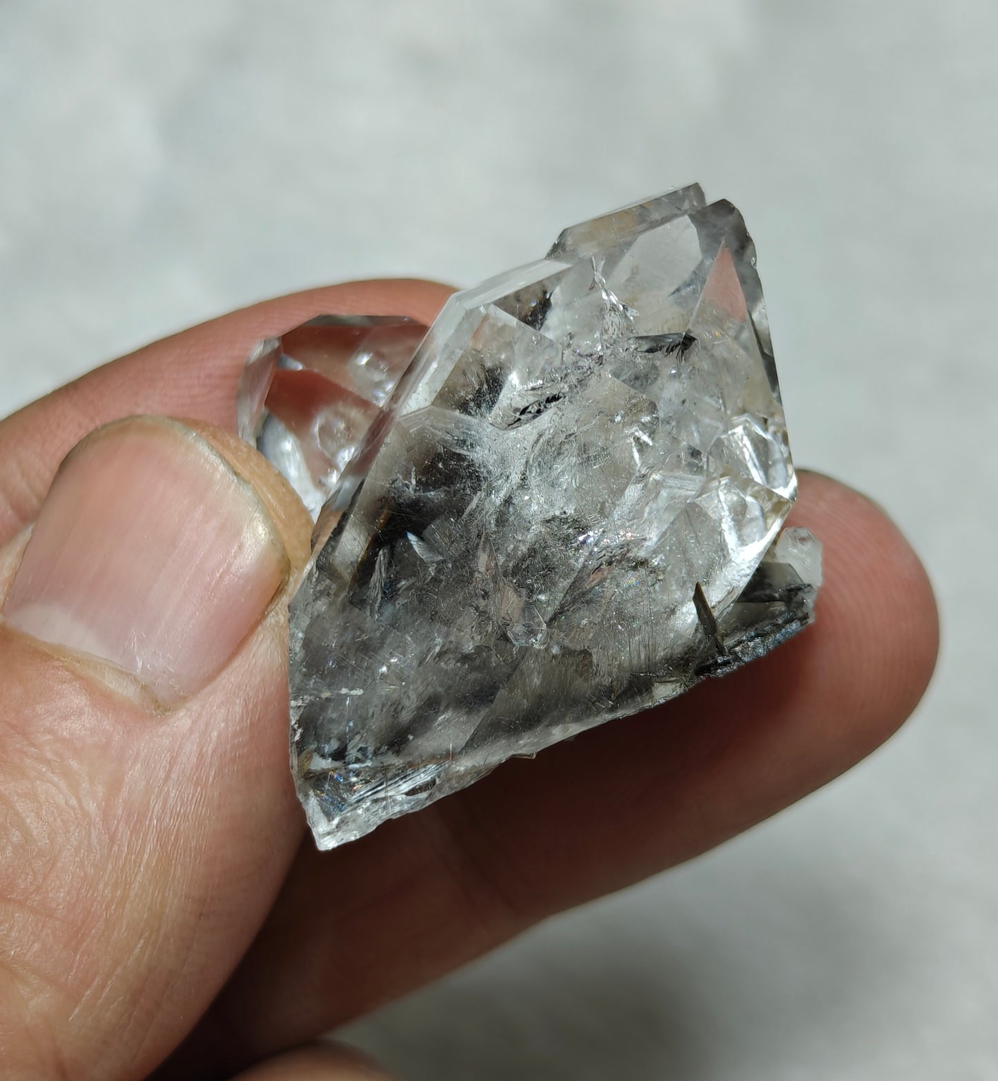Single amazing terminated brookite Quartz Crystal twins 19 grams