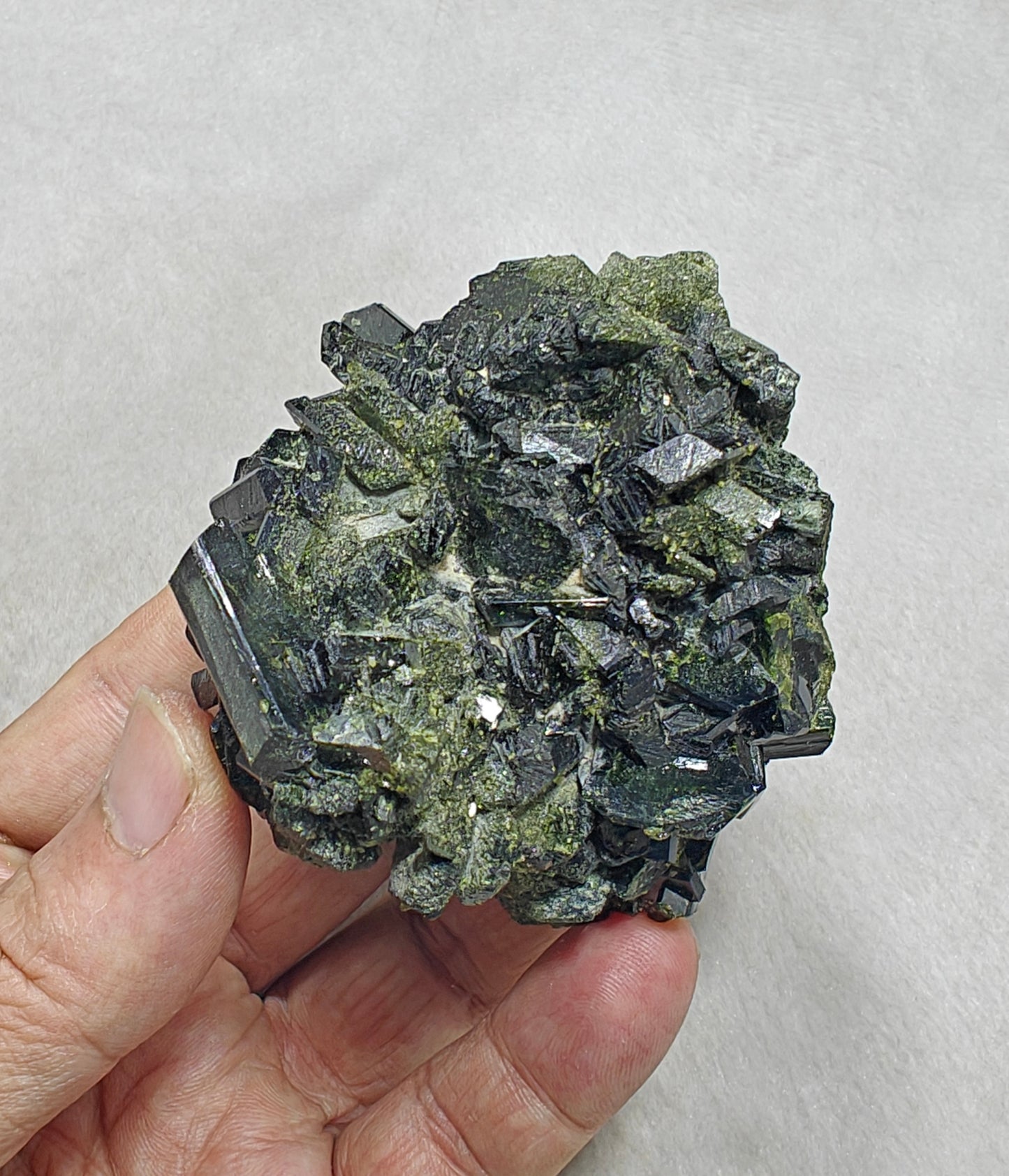 Epidote cluster natural terminations 298 grams