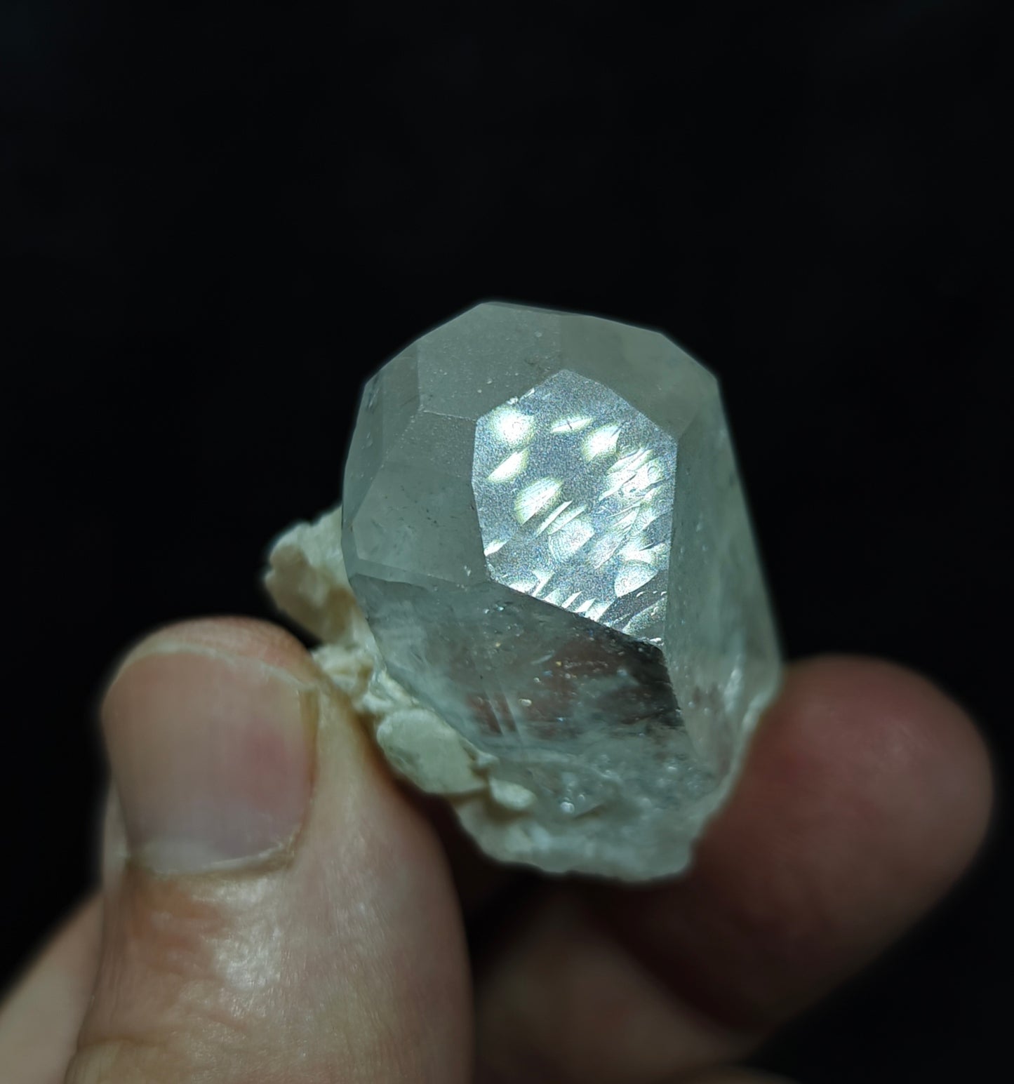Natural perfectly terminated Topaz crystal 33 grams
