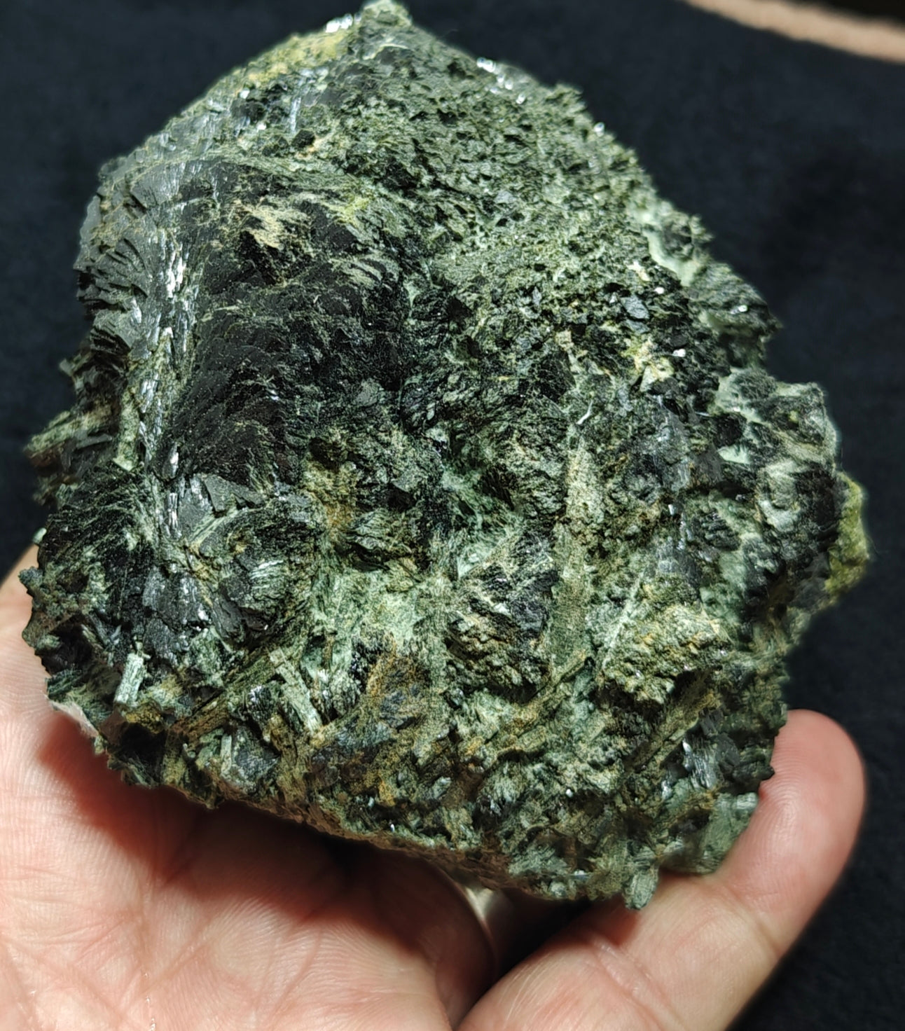 Lusterous Epidote specimen 587 grams