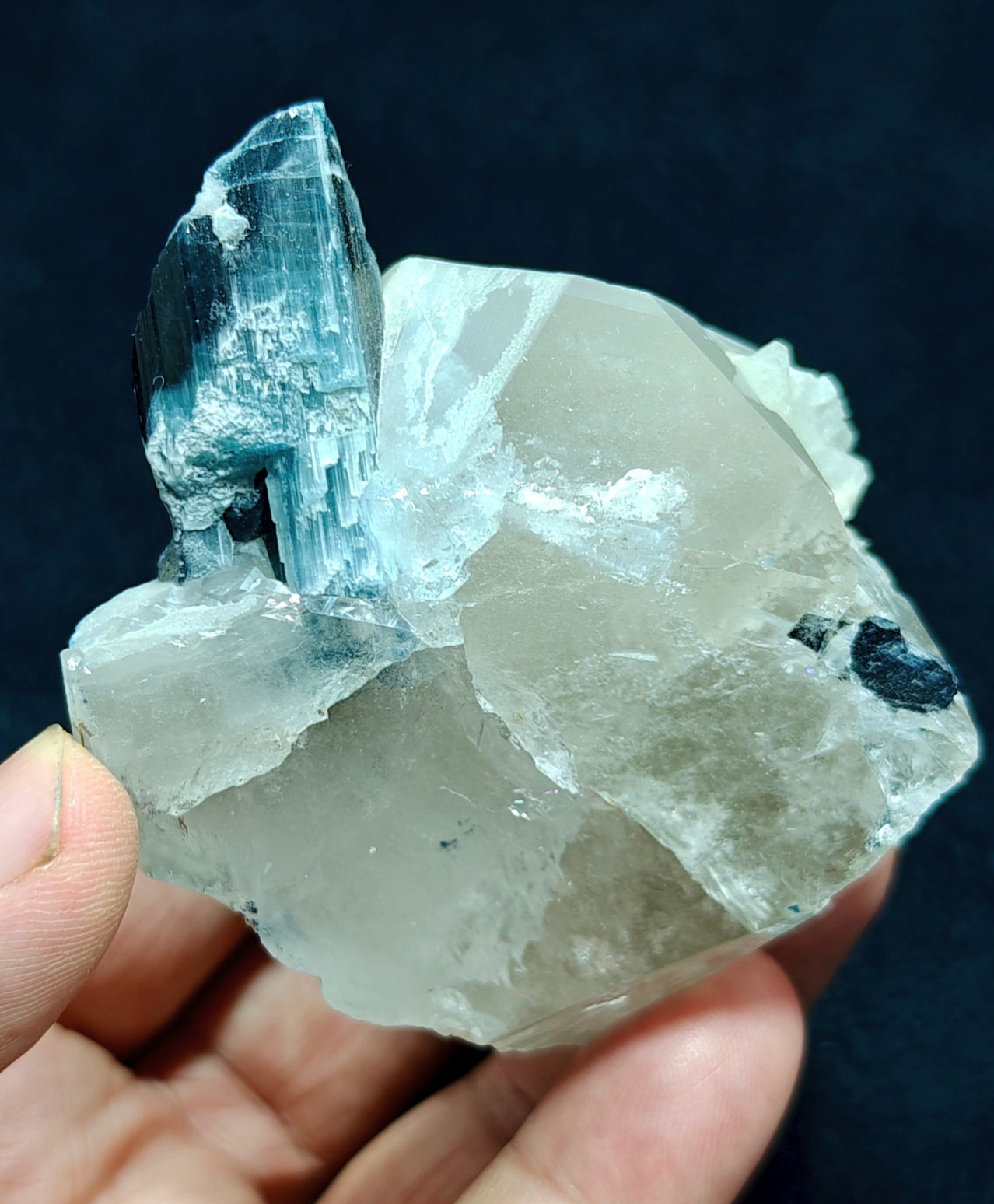 An amazing beautiful specimens of indicolite color Tourmaline embedded in terminated quartz 252 g