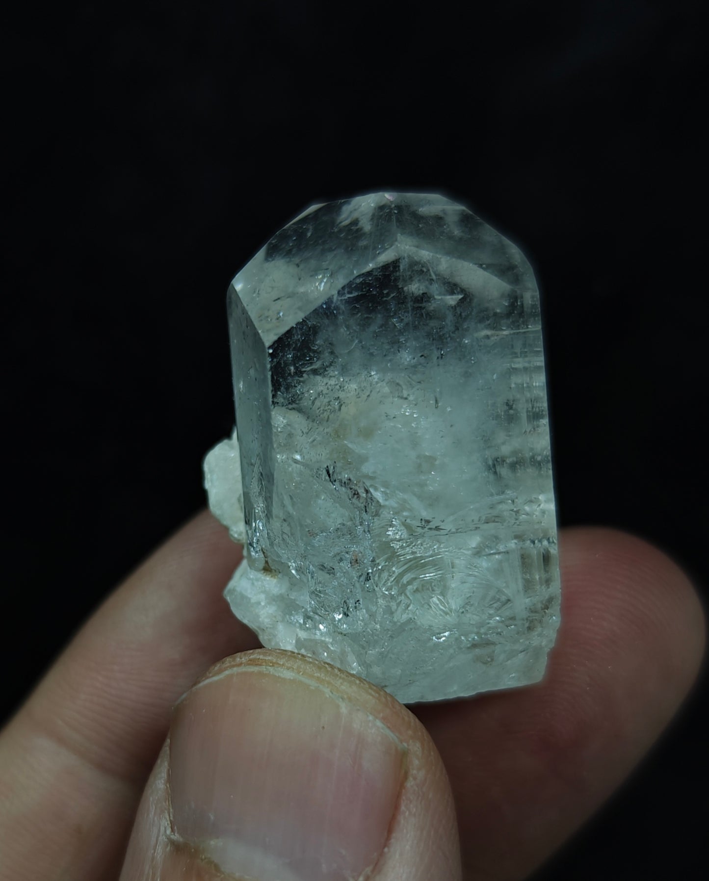 Natural perfectly terminated Topaz crystal 33 grams