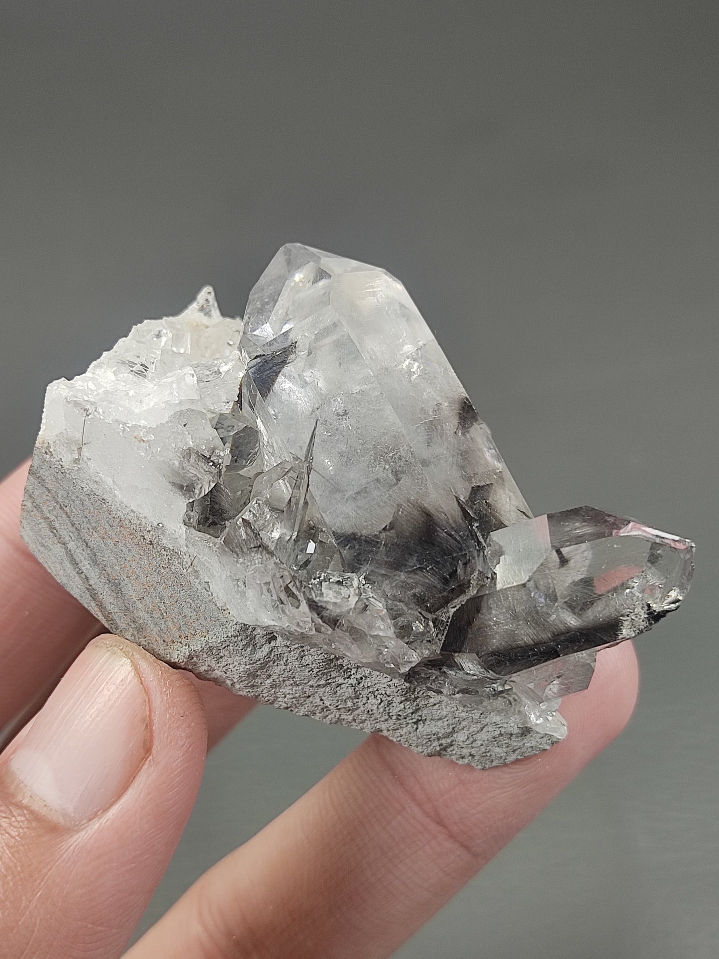 Brookite inclusions in quartz 78 grams