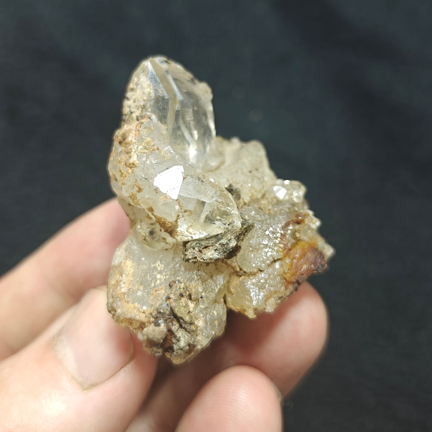 Natural Quartz with siderite 41 grams