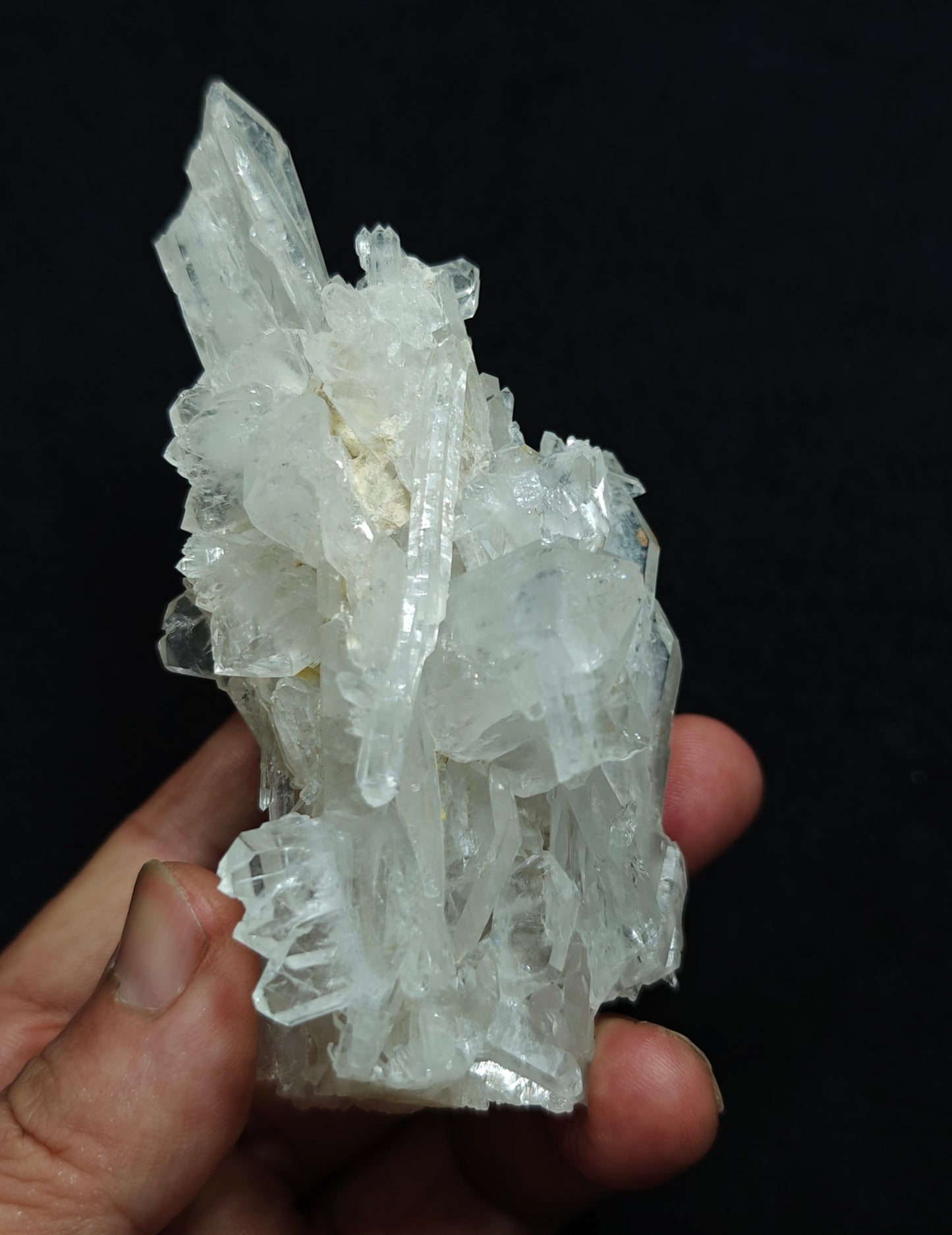 Single beautiful terminated Faden Quartz cluster 213 grams