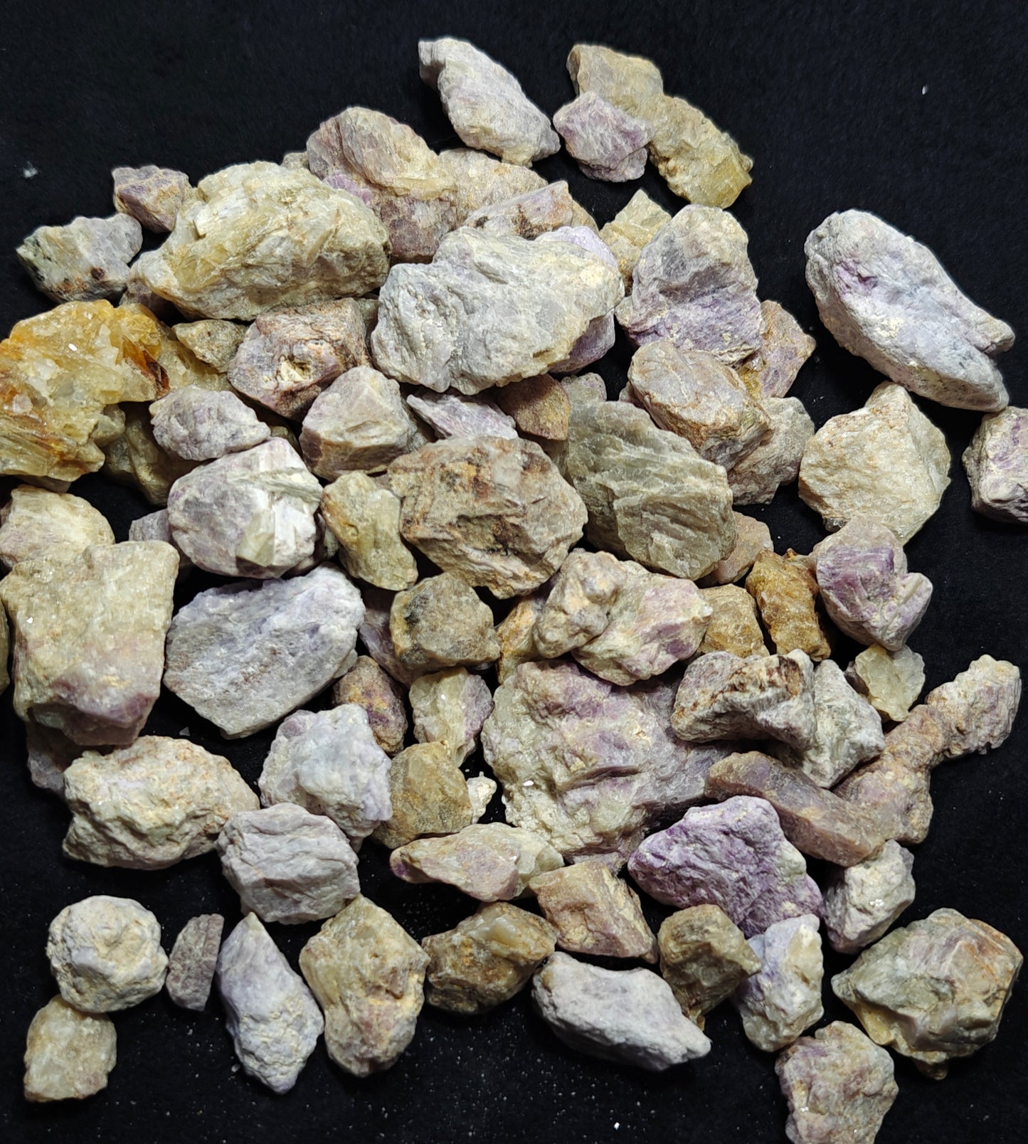 Rough Hackmanite/winchite Lot 1200 grams