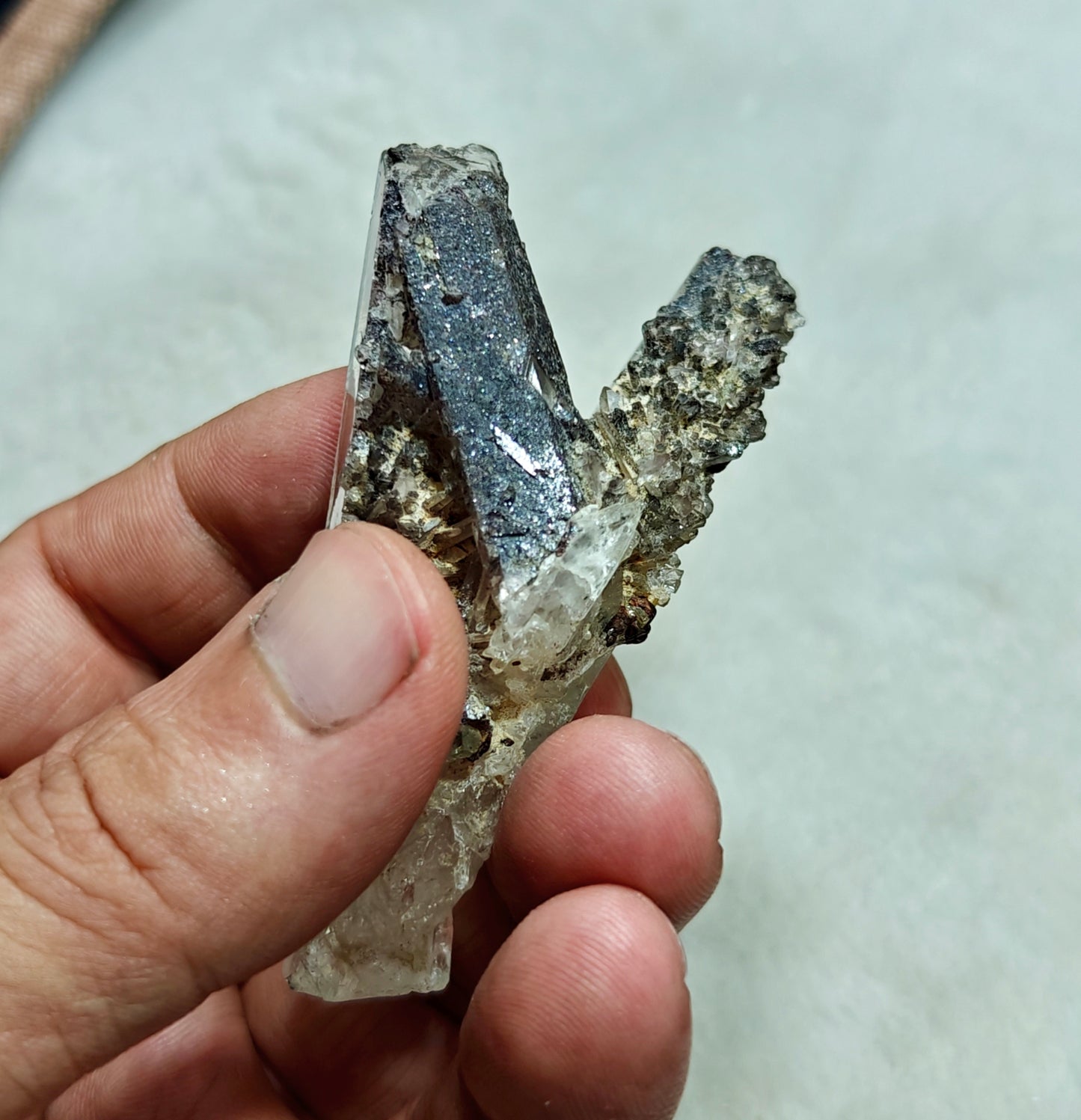An amazing lodolite quartz twin crystals specimen 56 grams