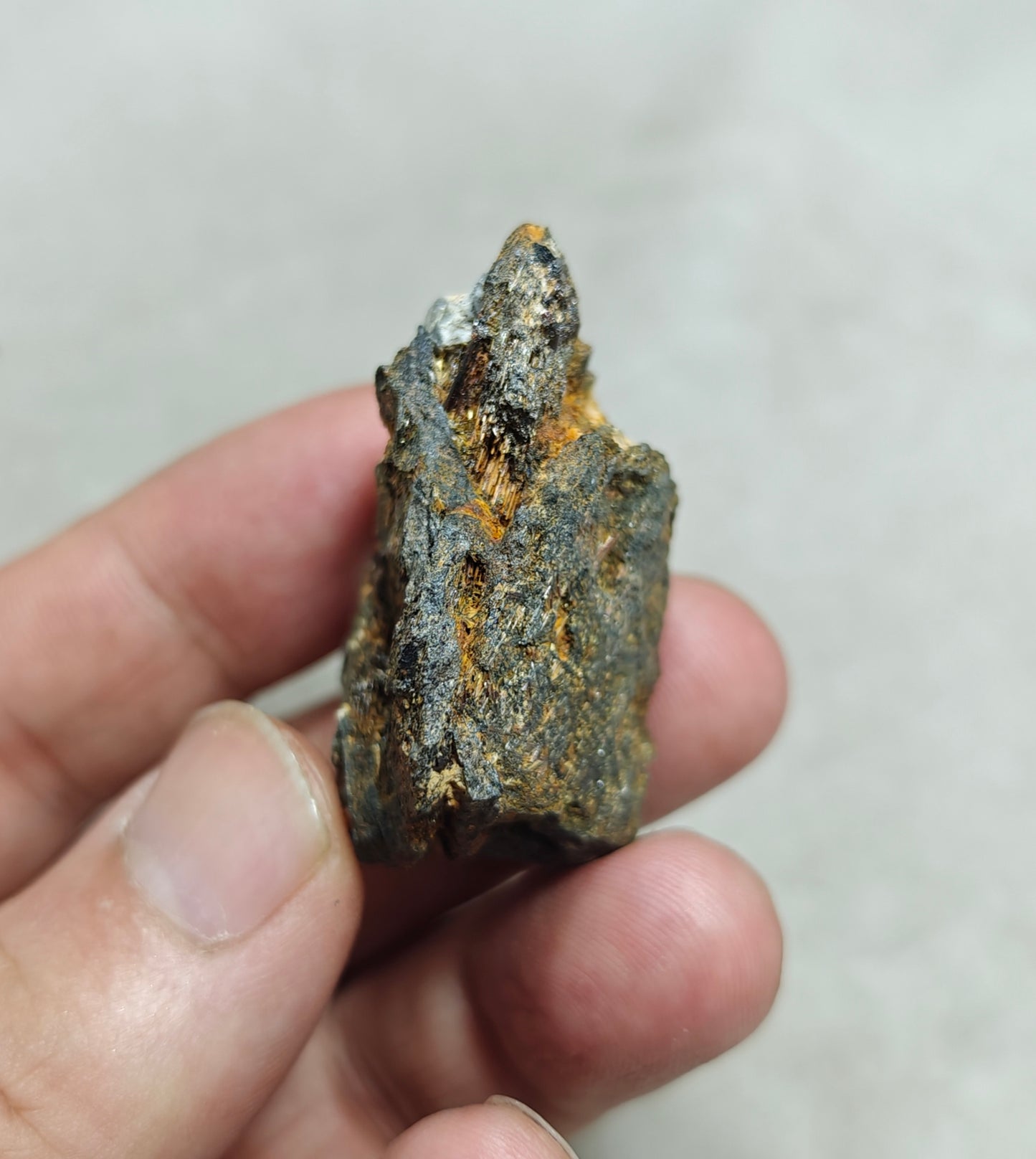Rutiles on hematite 46 grams