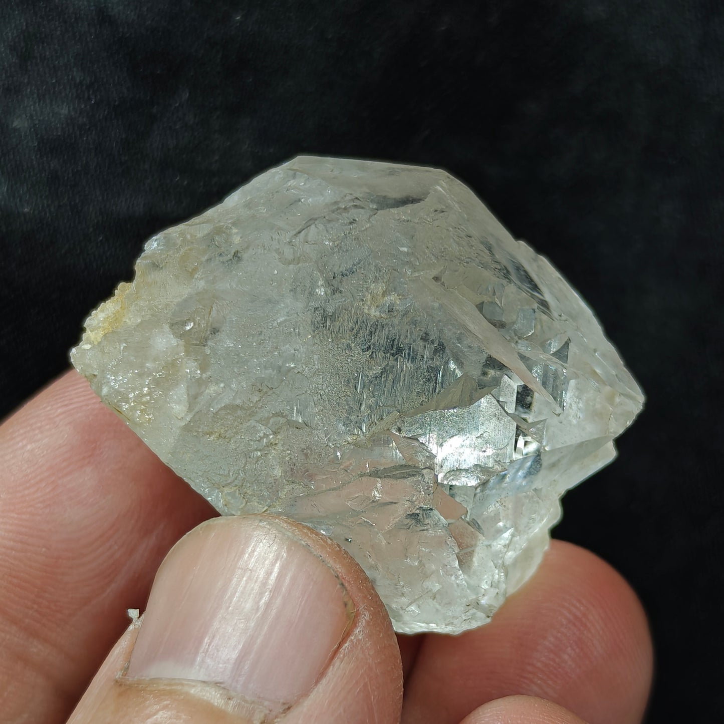 Natural gwindel quartz crystal 29 grams