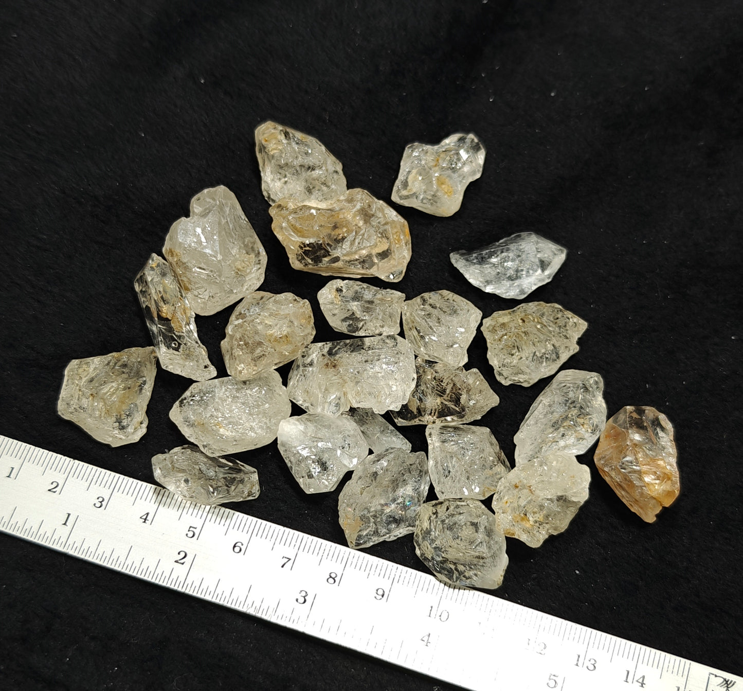 Fluorescent diamond quartz collection 140 grams