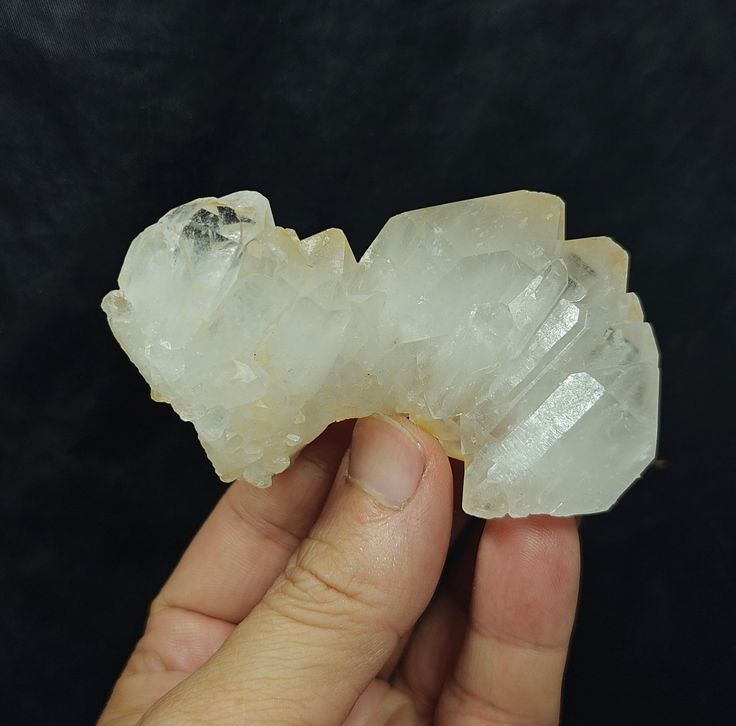 Quartz crystals cluster specimen 130 grams