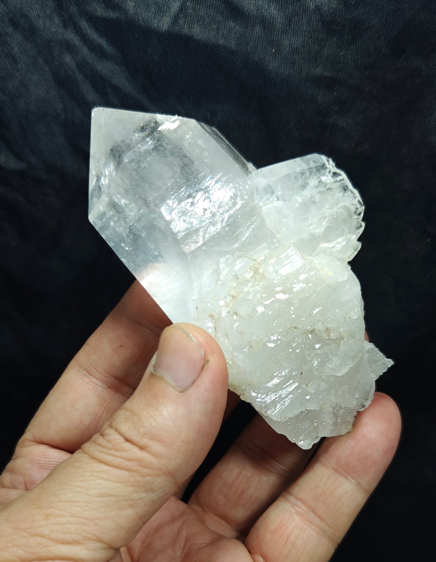Natural clear Quartz Crystal 166 grams