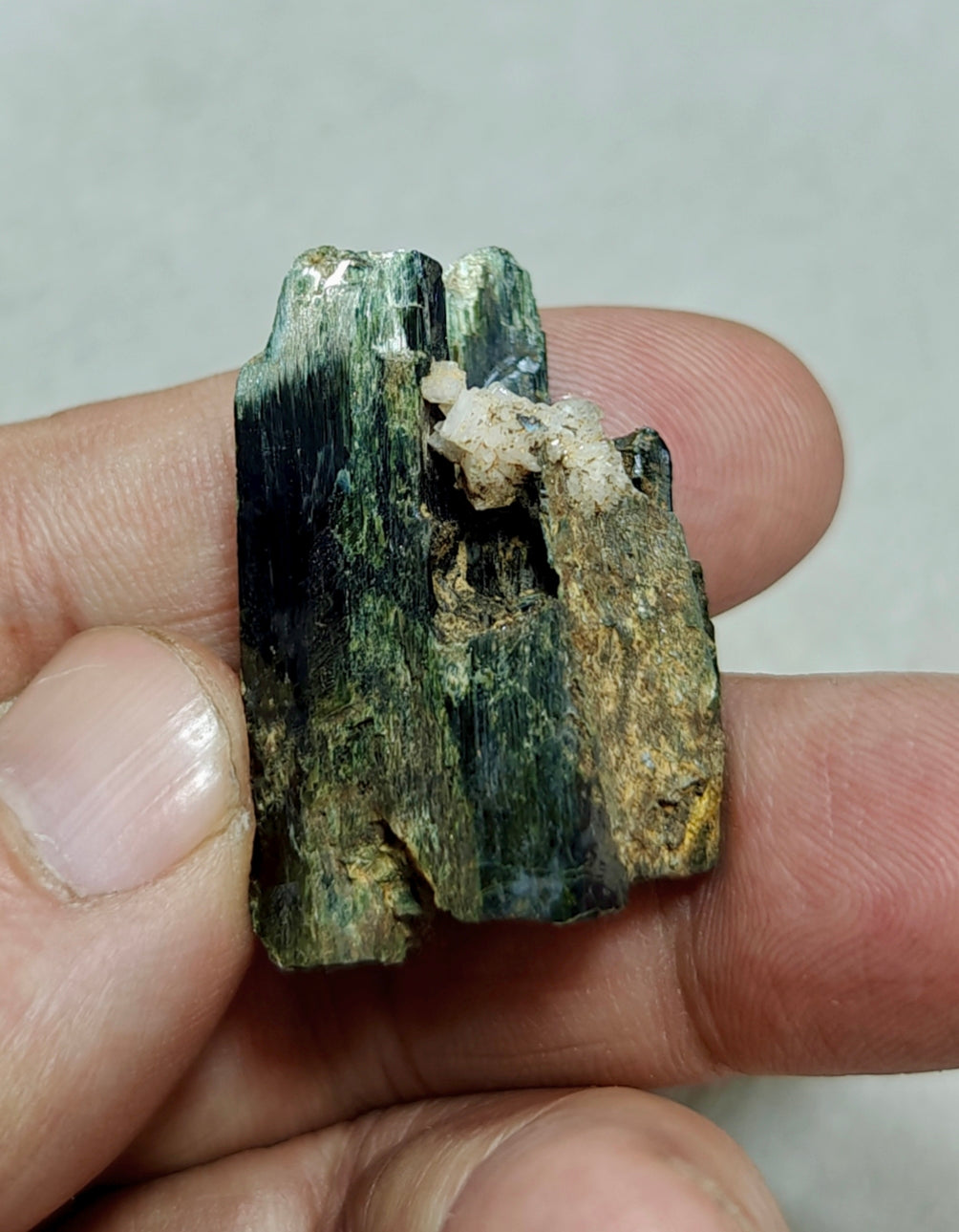 Natural aegirine crystal 18g