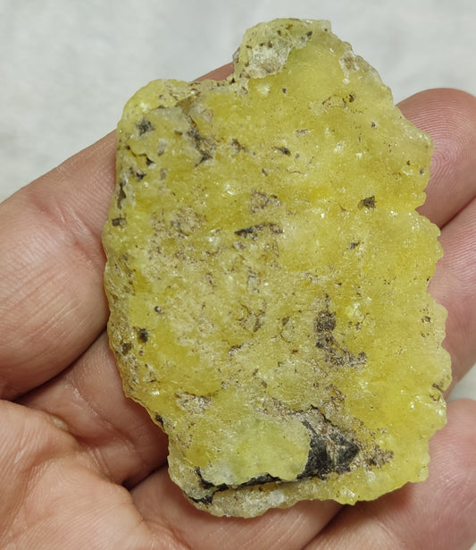 Natural yellow color Brucite 16 grams