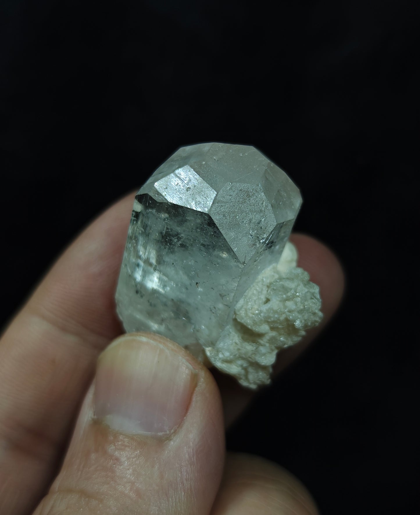 Natural perfectly terminated Topaz crystal 33 grams