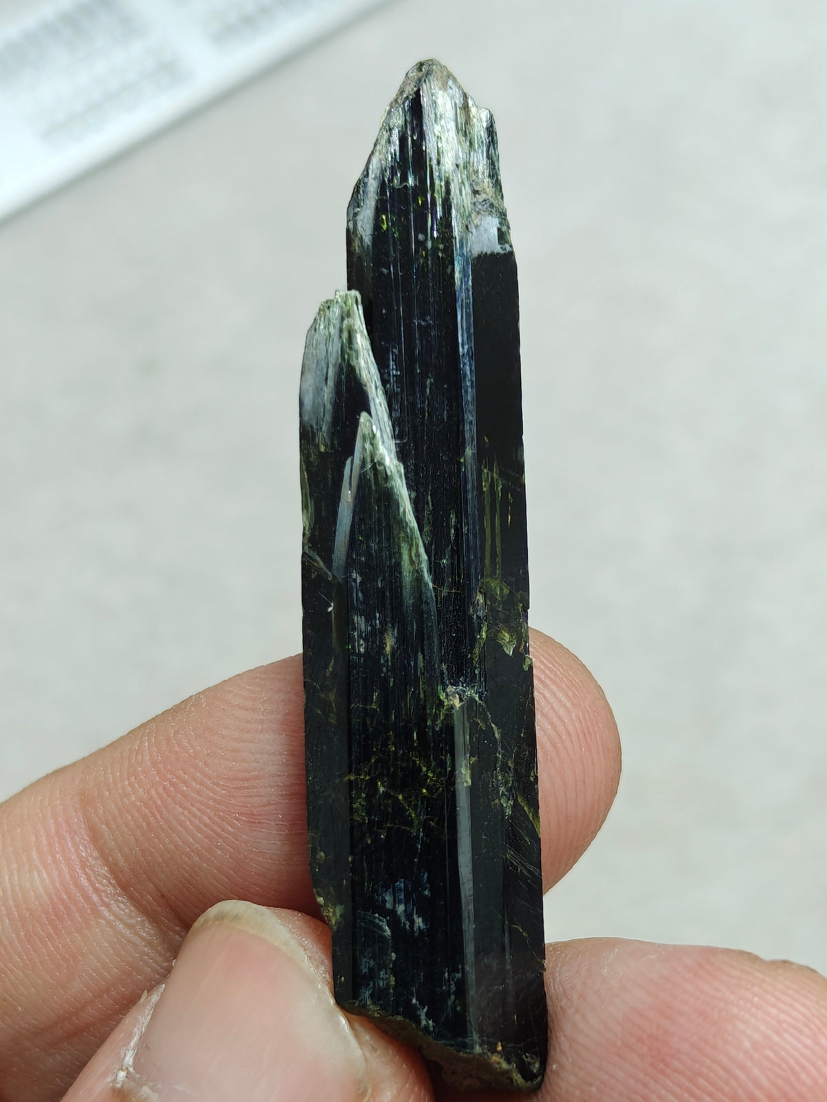 Aegirine crystal specimen 9 grams