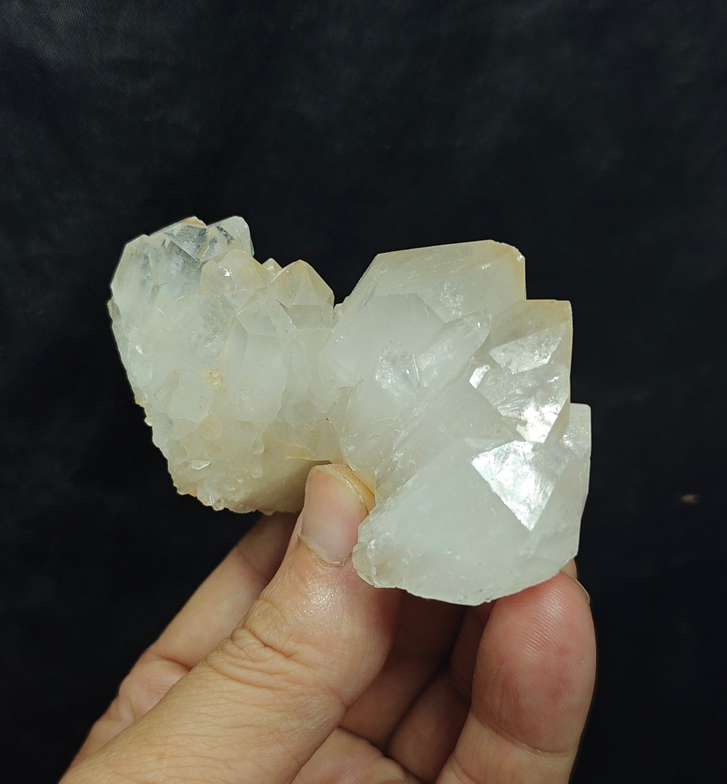 Quartz crystals cluster specimen 130 grams