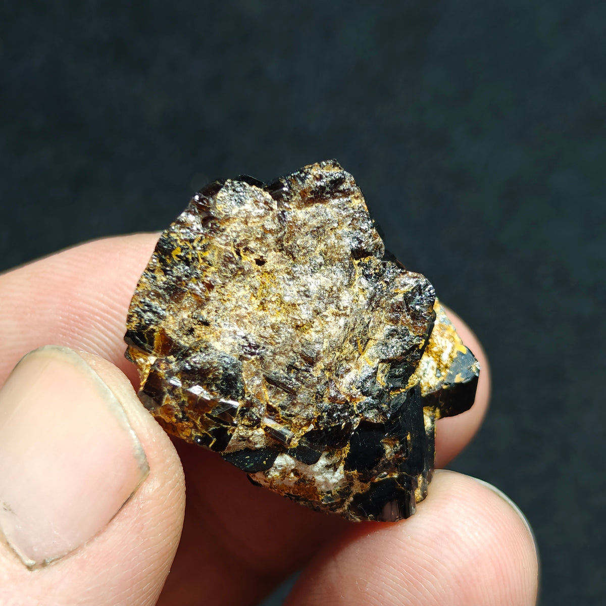 Vesuvianite on matrix 19 grams