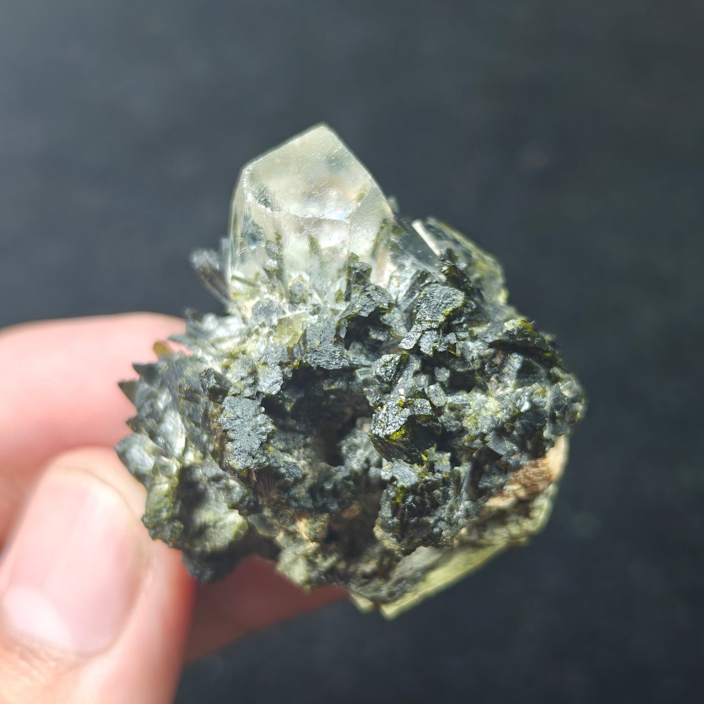 Natural Quartz with epidote 32 grams