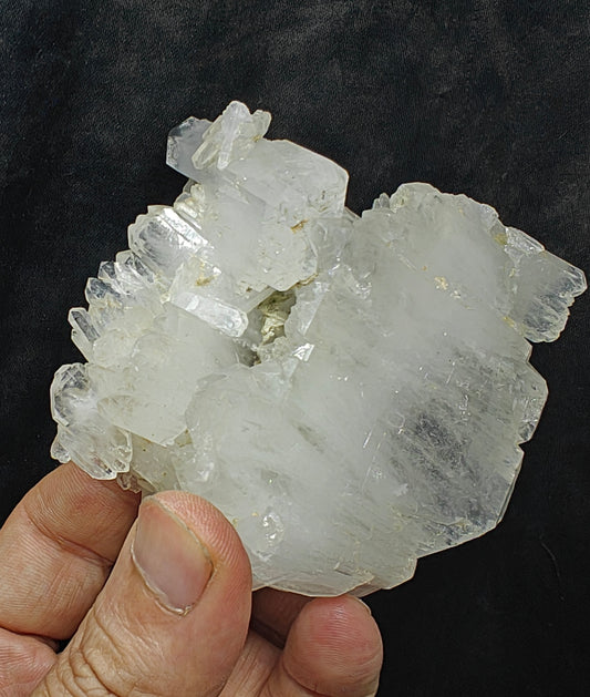 Natural Faden Quartz crystals specimenl 265 grams