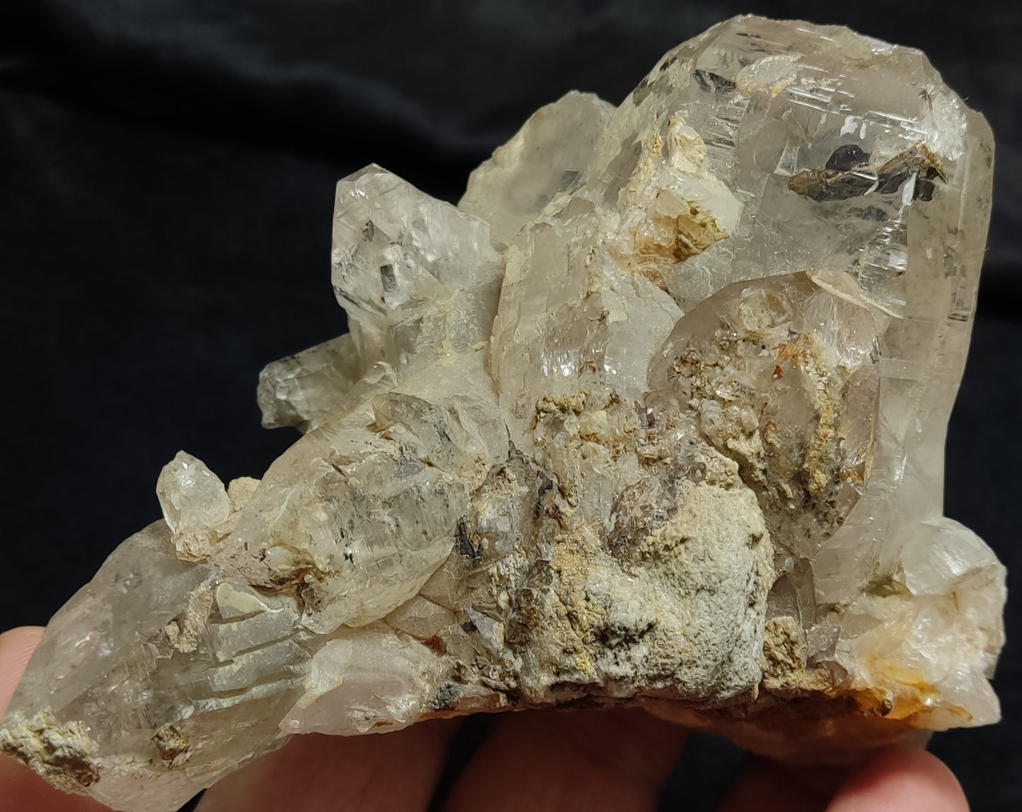 Natural terminated Quartz Crystal Specimen 436 grams