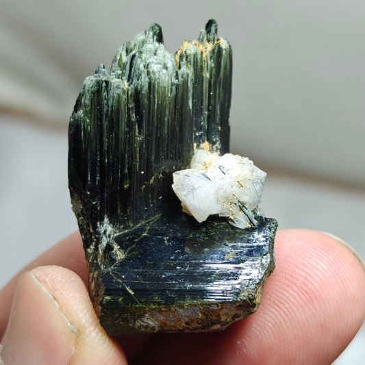 Natural aegirine crystal 22 grams
