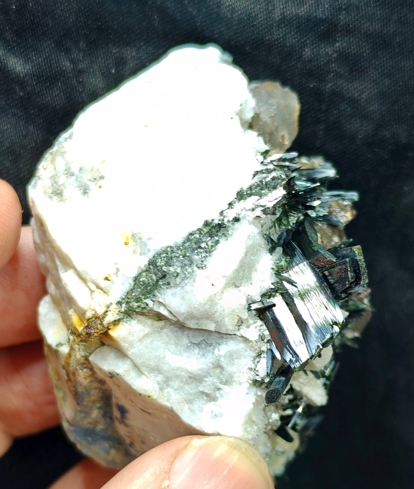 Single beautiful aesthetic aegirine crystals specimen 175 grams