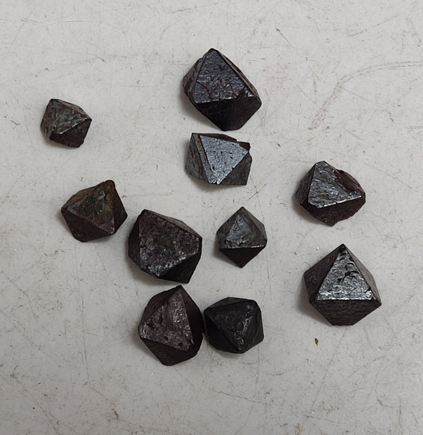 10 pieces octahedron magnetite crystals