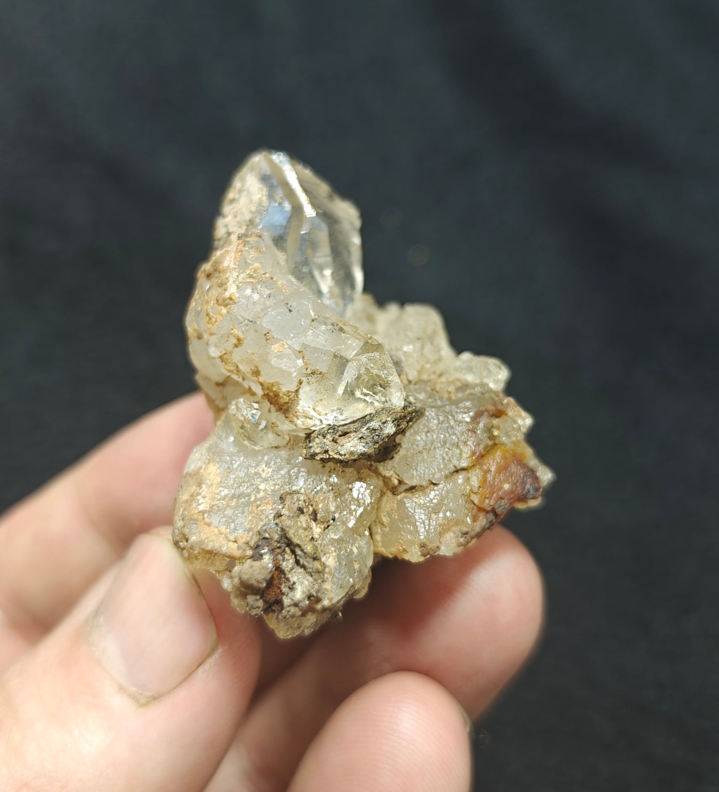 Natural Quartz with siderite 41 grams