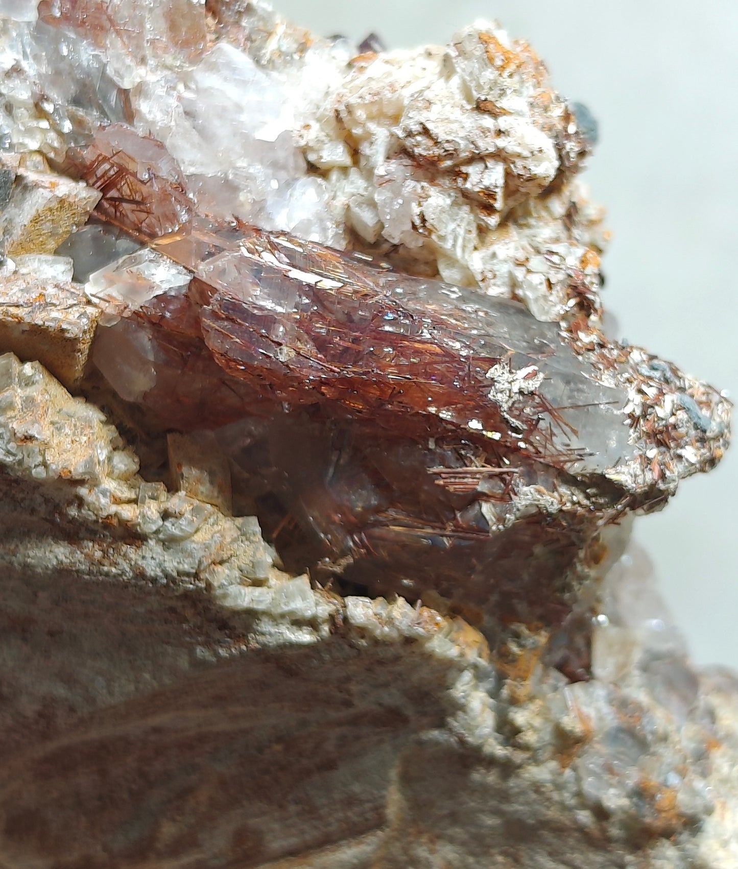 Natural quartz rutiles and siderite specimen 970 grams