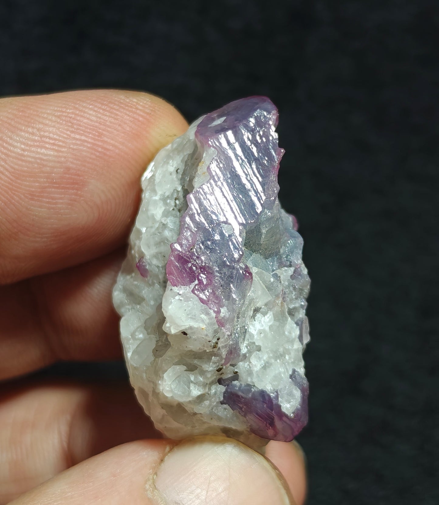 Natural corrundum on matrix 25 grams