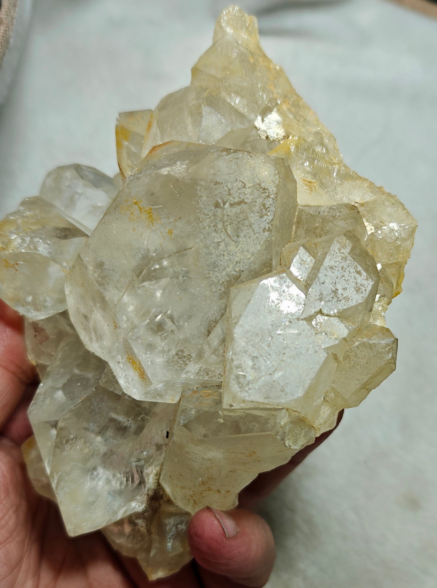 Quartz crystals having gwindle like formations 694 grams