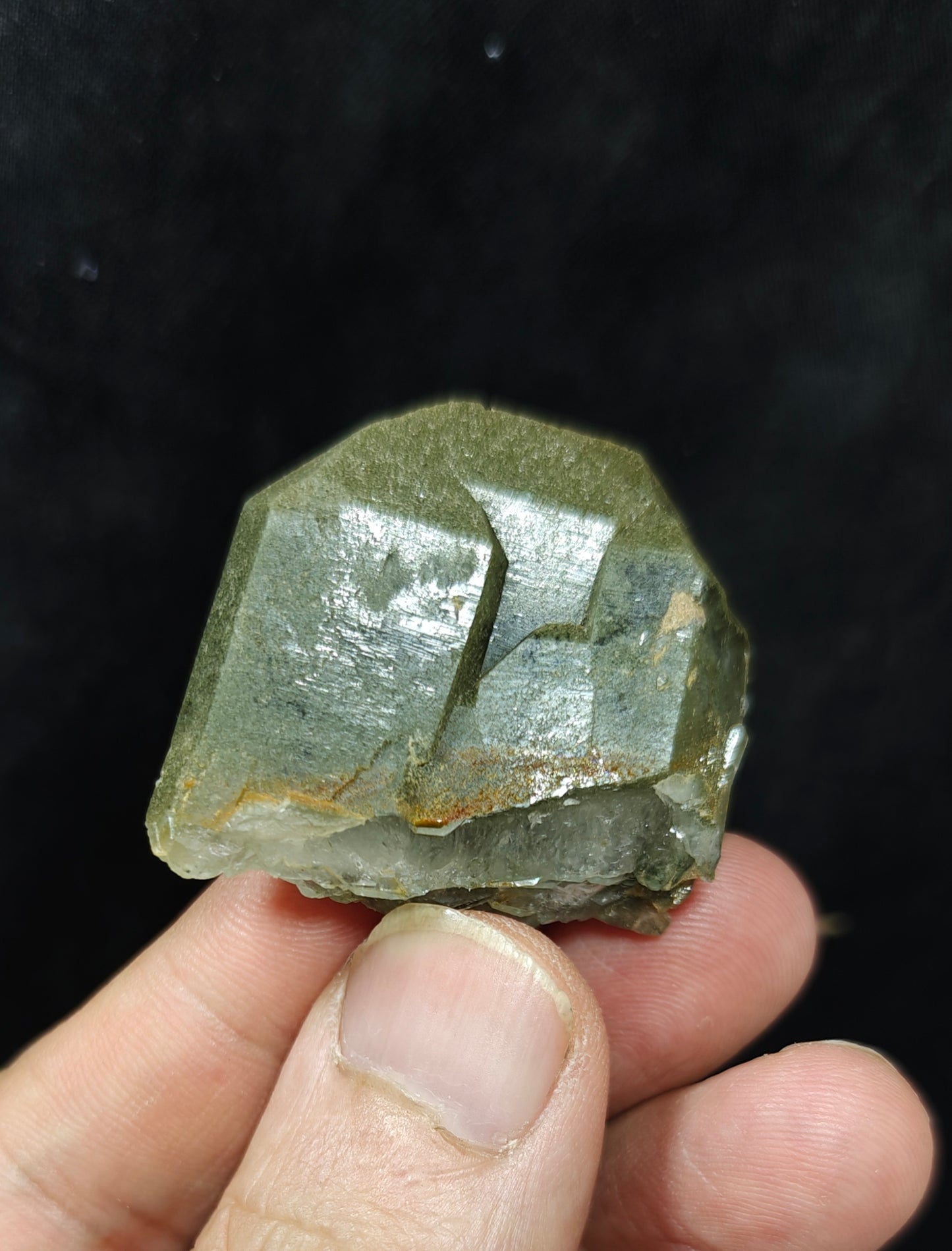 Natural chlorite quartz crystal 24 geams