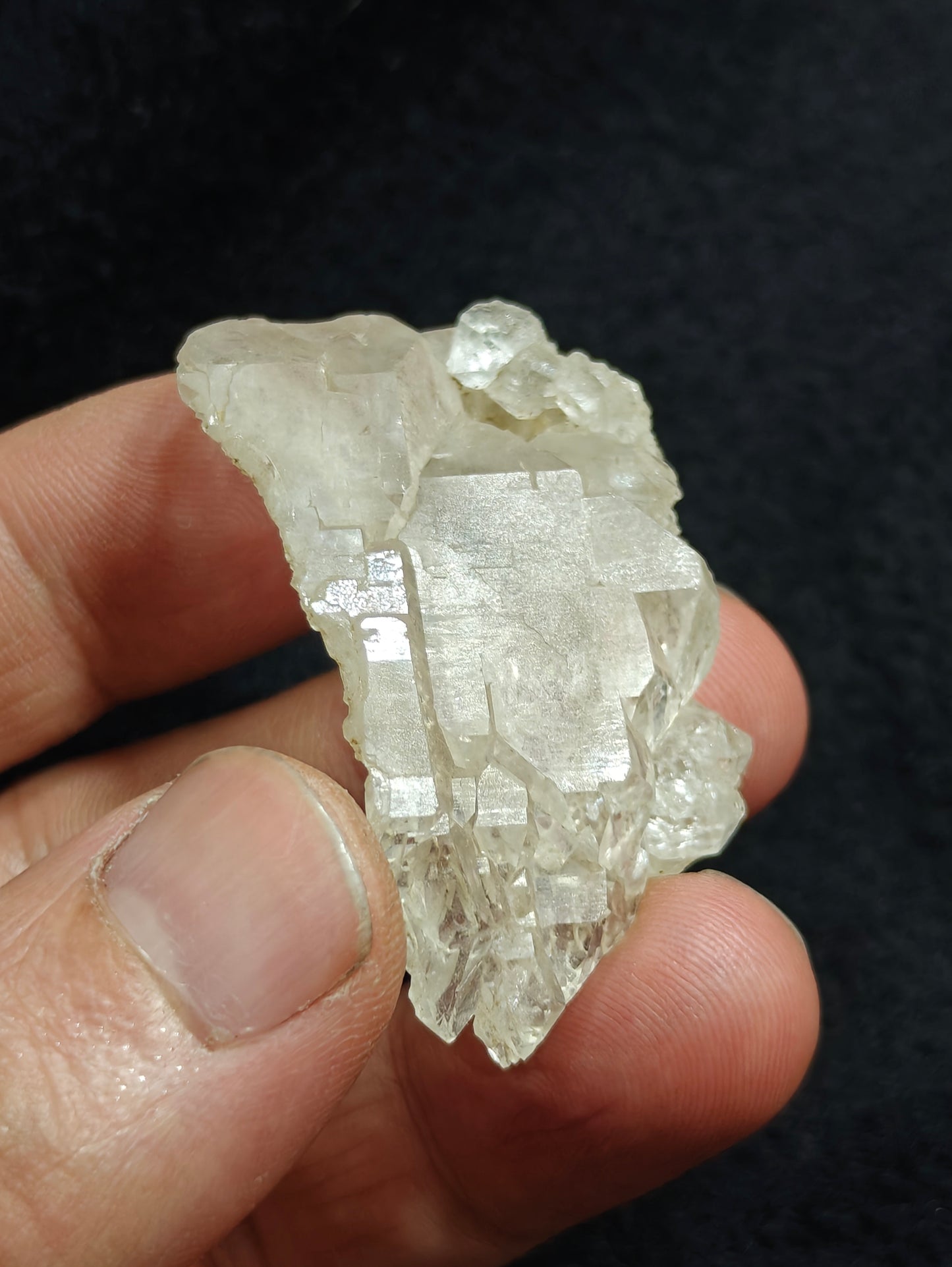 Natural gwindel quartz crystal 22 grams
