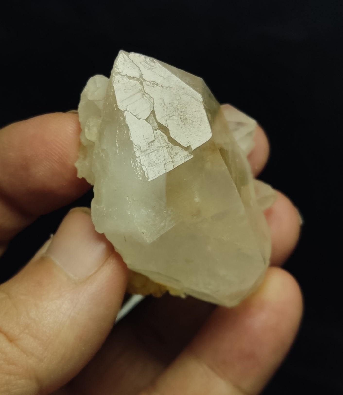 Natural terminated gwindel Like Quartz crystal 63 grams