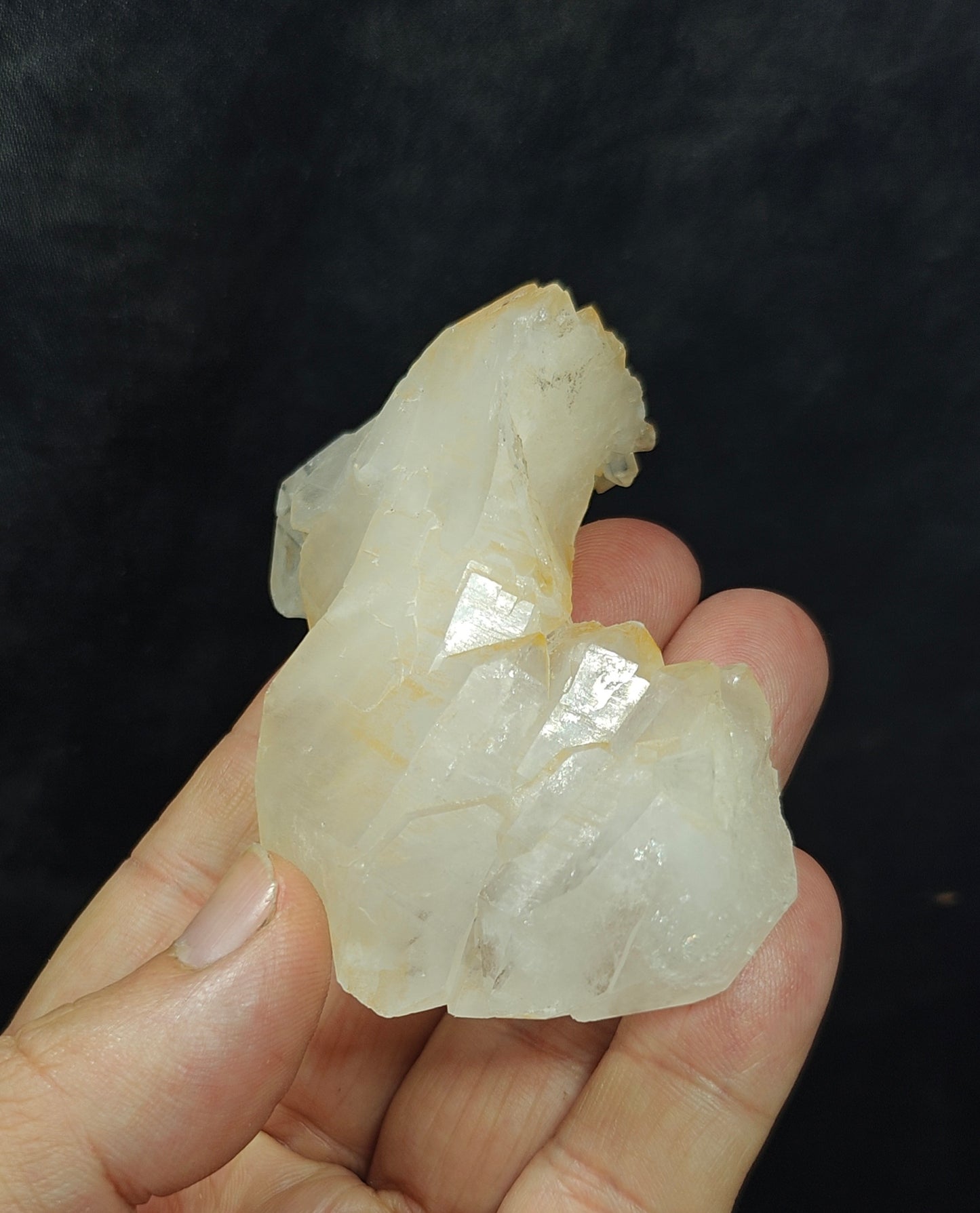 Quartz crystals cluster specimen 130 grams