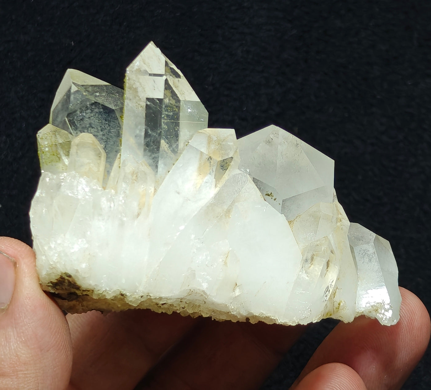 An amazing self standing quartz cluster with Epidote inclusions 160 grams